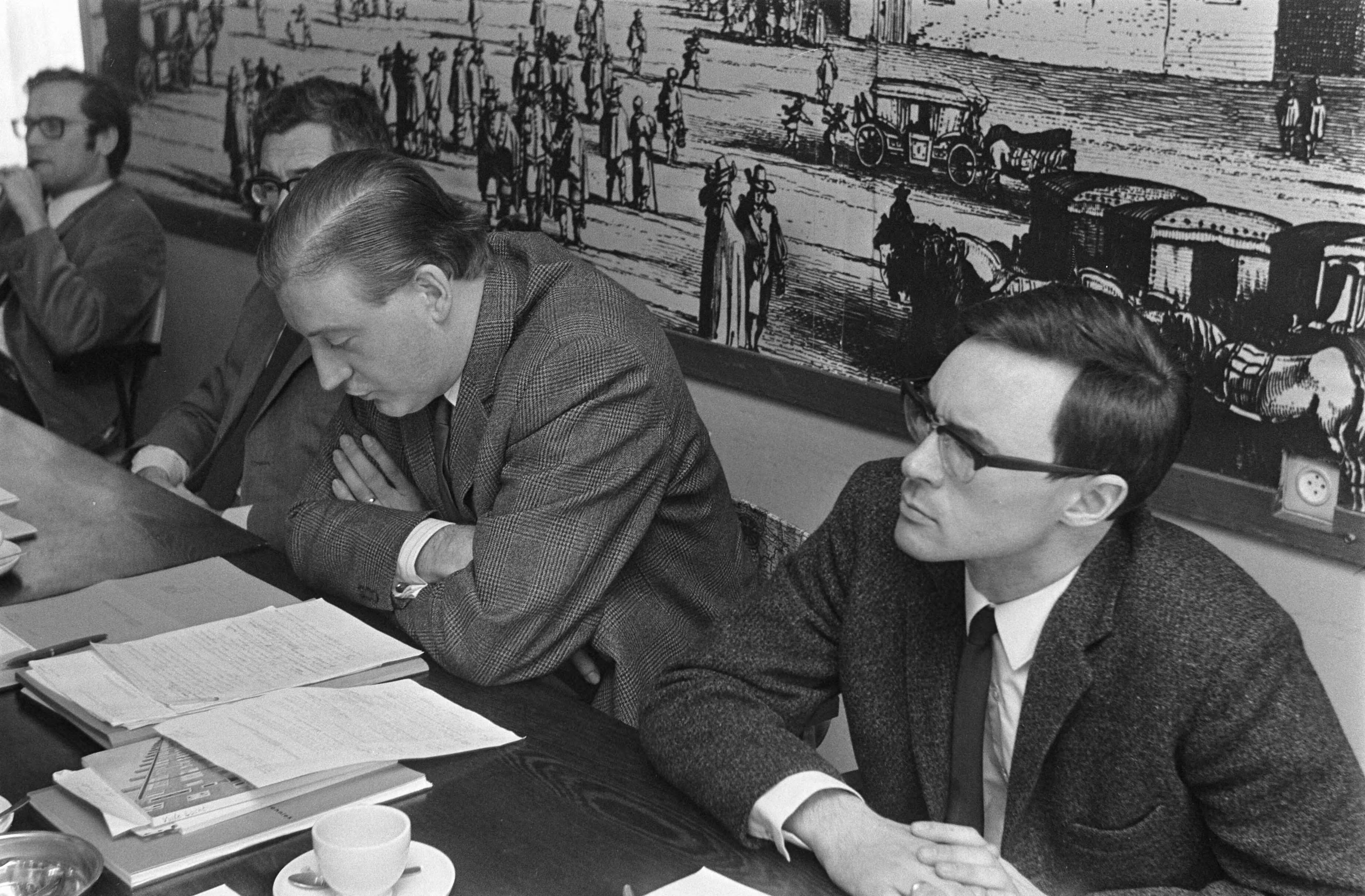 Fotocollectie Anefo — D66 gaf persconferentie inzake "Toekomstbeleid Gezondheidsbescherming" in Nieuwspoort, Den Haag v.l.n ir. N. Schwarz , dr. J.W. Copius Peereboom en — Foto: Evers, Joost / Anefo. Licentie: Set B: Rechtenvrij / Publiek Domein. Bron: Nationaal Archief. http://hdl.handle.net/10648/ab636de4-d0b4-102d-bcf8-003048976d84