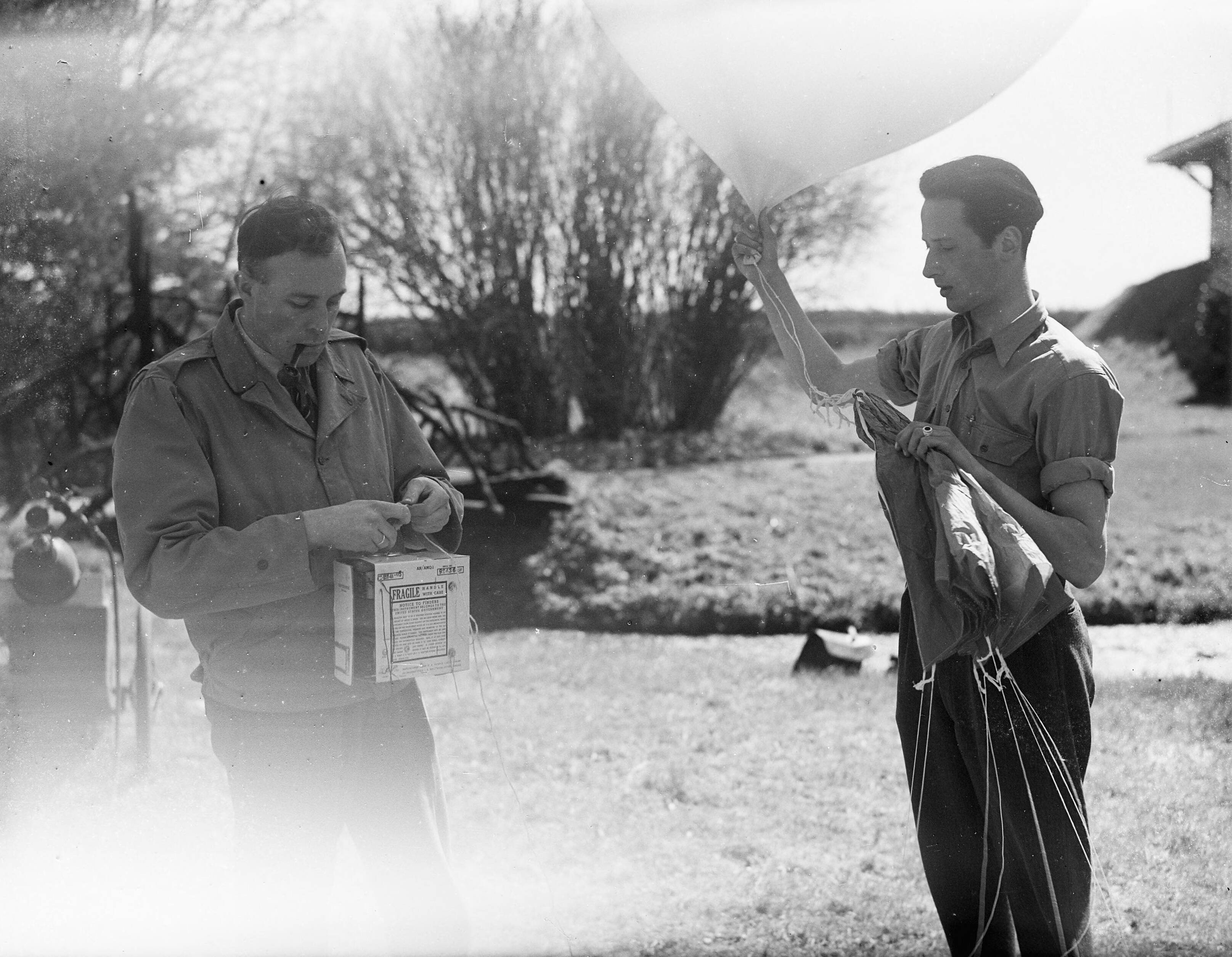 Fotocollectie Anefo — Nieuwe Weerwaarneming KNMI De Bilt — Foto: Noske, J.D. / Anefo. Licentie: Set B: Rechtenvrij / Publiek Domein. Bron: Nationaal Archief. http://hdl.handle.net/10648/a8a7604c-d0b4-102d-bcf8-003048976d84