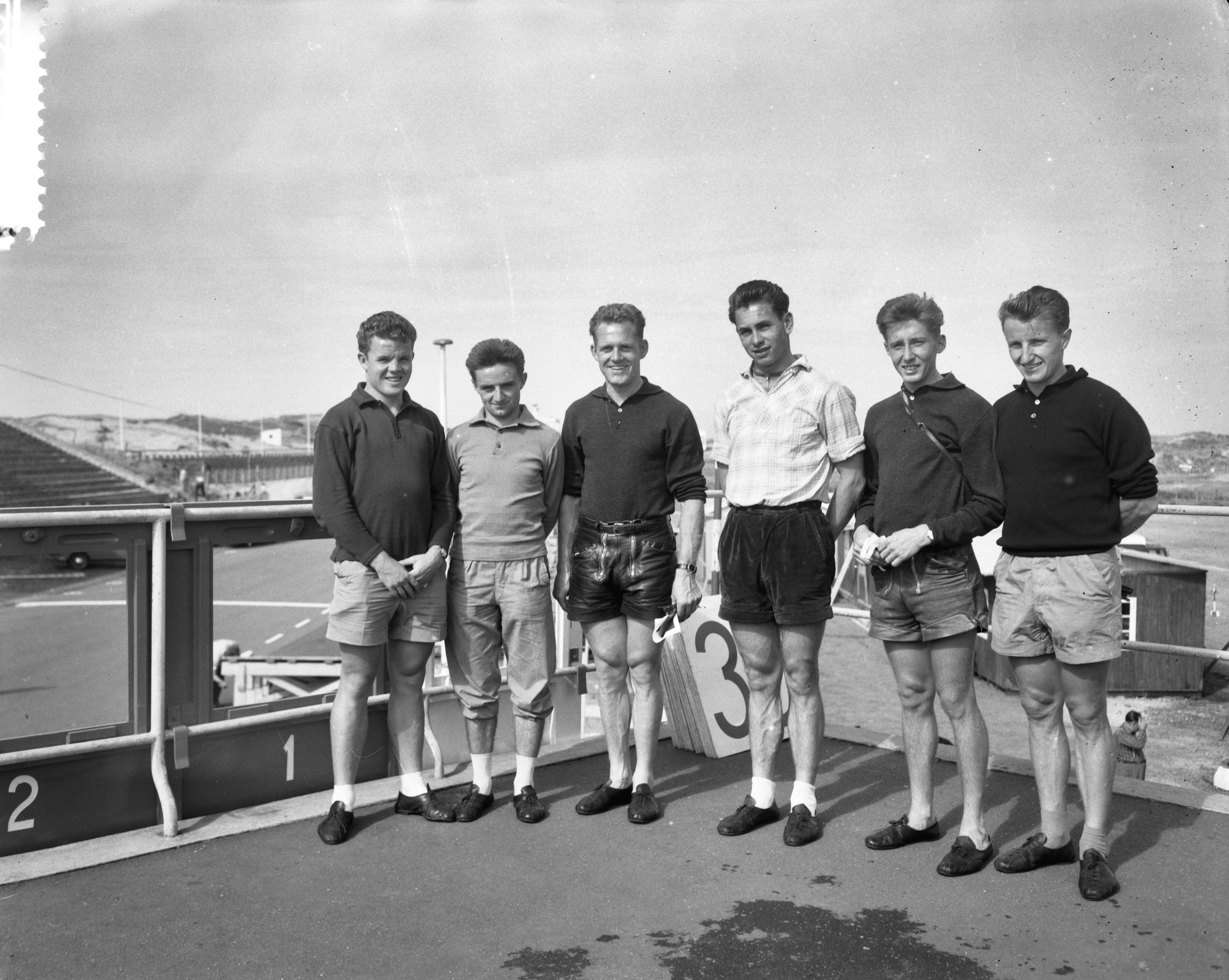 Fotocollectie Anefo — Voorbereidingen voor wereldkampioenschappen op de weg in Zandvoort. Enkele renners — Foto: Bilsen, Joop van / Anefo. Licentie: Set B: Rechtenvrij / Publiek Domein. Bron: Nationaal Archief. http://hdl.handle.net/10648/a99b1200-d0b4-102d-bcf8-003048976d84