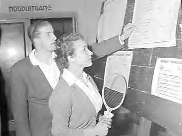Fotocollectie Anefo — Internationale kampioenschap badminton te Haarlem. Mej. G. Solvtorp en Ole Uertz (Denemarken) — Foto: Behrens, Herbert F. / Anefo. Licentie: Set B: Rechtenvrij / Publiek Domein. Bron: Nationaal Archief. http://hdl.handle.net/10648/a955164c-d0b4-102d-bcf8-003048976d84