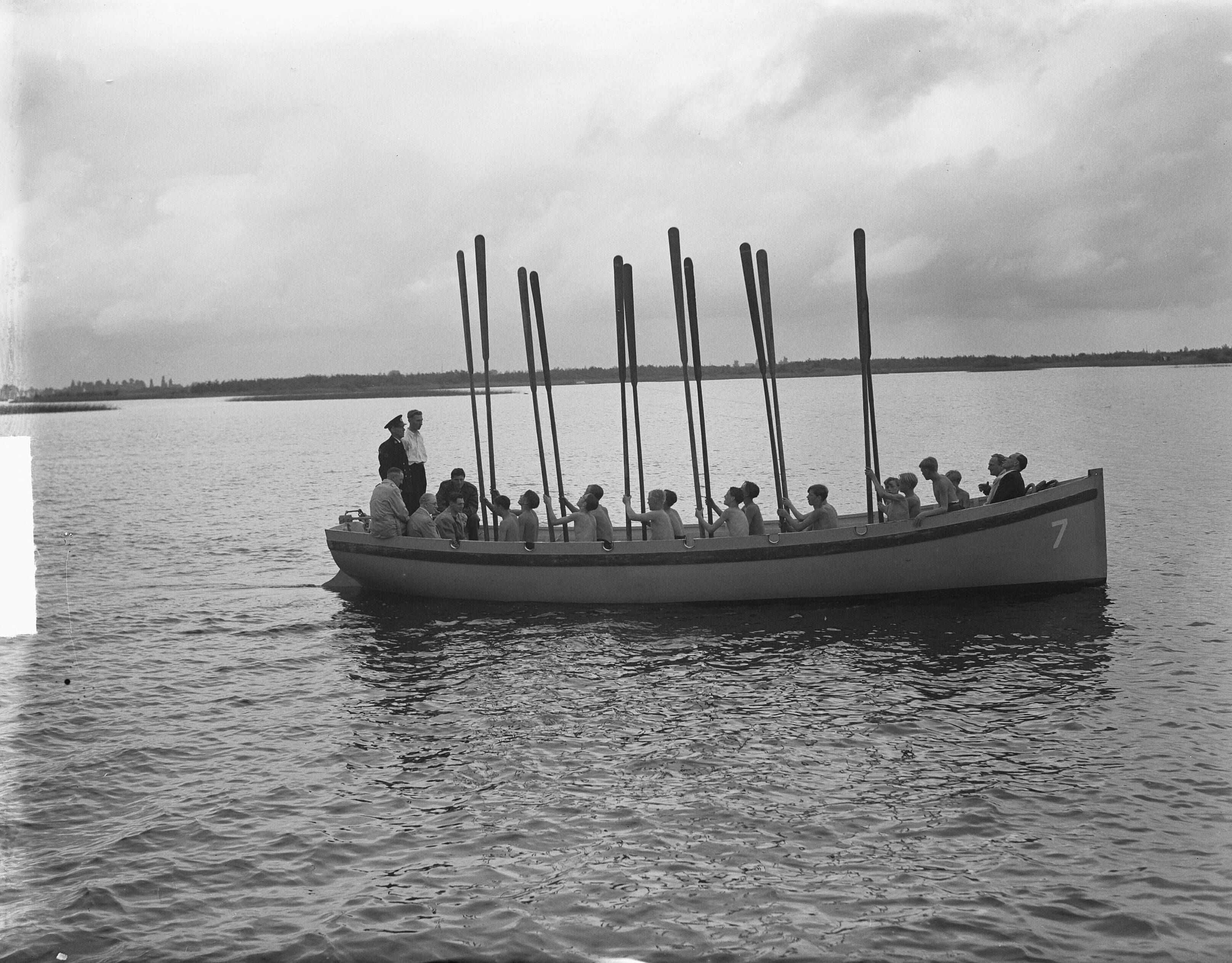 Zeecadetten te Loosdrecht — Foto: Nijs, Jac. de / Anefo. — Licentie: Set B: Rechtenvrij / Publiek Domein. Bron: Nationaal Archief. http://hdl.handle.net/10648/a8dd5a4e-d0b4-102d-bcf8-003048976d84