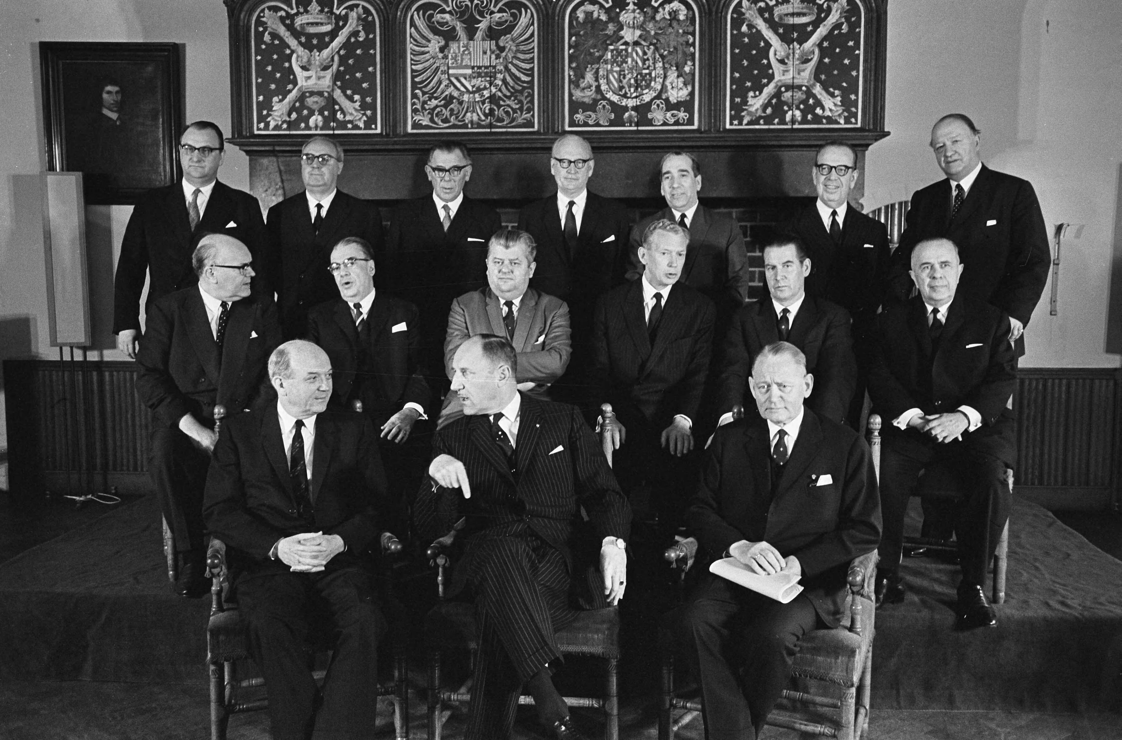 Fotocollectie Anefo — Opening NATO conferentie Den Haag deelnemers Dean Rusk, Luns, Stikkers, spaak , Martin, haekkenrup — Foto: Pot, Harry / Anefo. Licentie: Set B: Rechtenvrij / Publiek Domein. Bron: Nationaal Archief. http://hdl.handle.net/10648/aa68e82e-d0b4-102d-bcf8-003048976d84