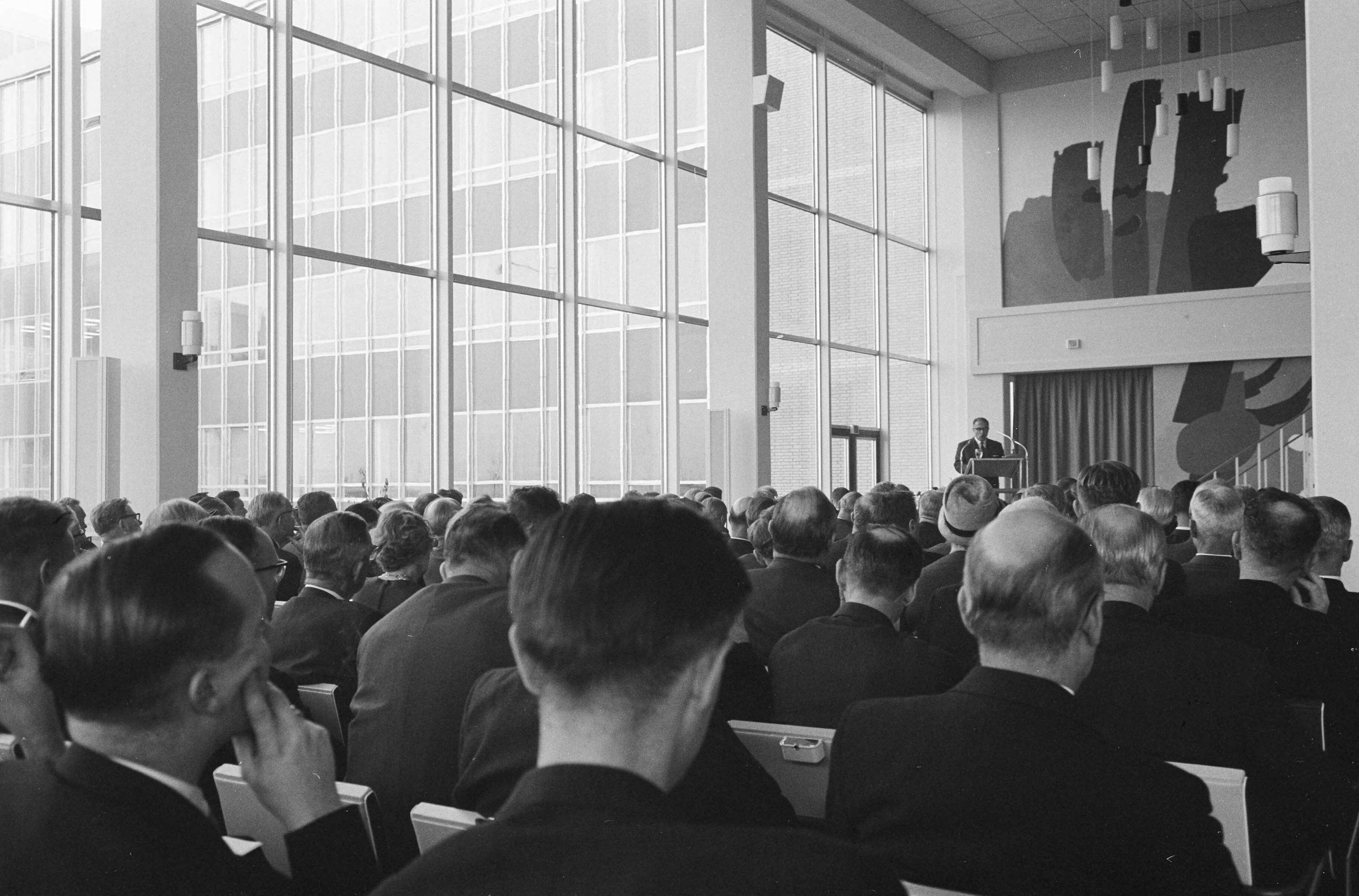 Fotocollectie Anefo — Opening Laboratorium van Shell Research te Rijswijk. Openingswoord door ir. H.W. Slotboom, lid van de raad van beheer van de Shell Internationale Research Maatschappij — Foto: Pot, Harry / Anefo. Licentie: Set B: Rechtenvrij / Publiek Domein. Bron: Nationaal Archief. http://hdl.handle.net/10648/a9ee08f2-d0b4-102d-bcf8-003048976d84