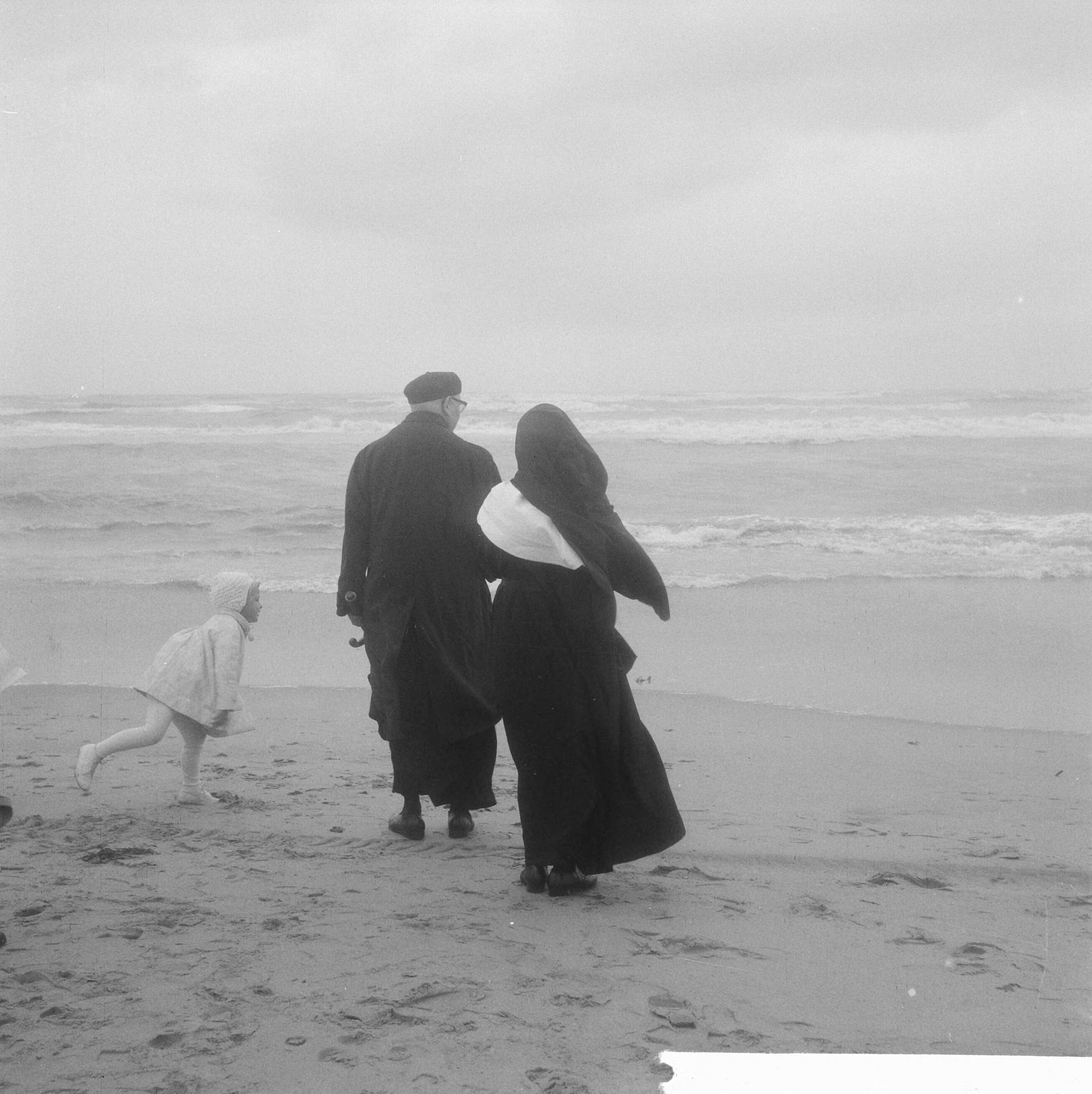 Fotocollectie Anefo — Strand Zandvoort bij storm — Foto: Nijs, Jac. de / Anefo. Licentie: Set B: Rechtenvrij / Publiek Domein. Bron: Nationaal Archief. http://hdl.handle.net/10648/aa1765f8-d0b4-102d-bcf8-003048976d84