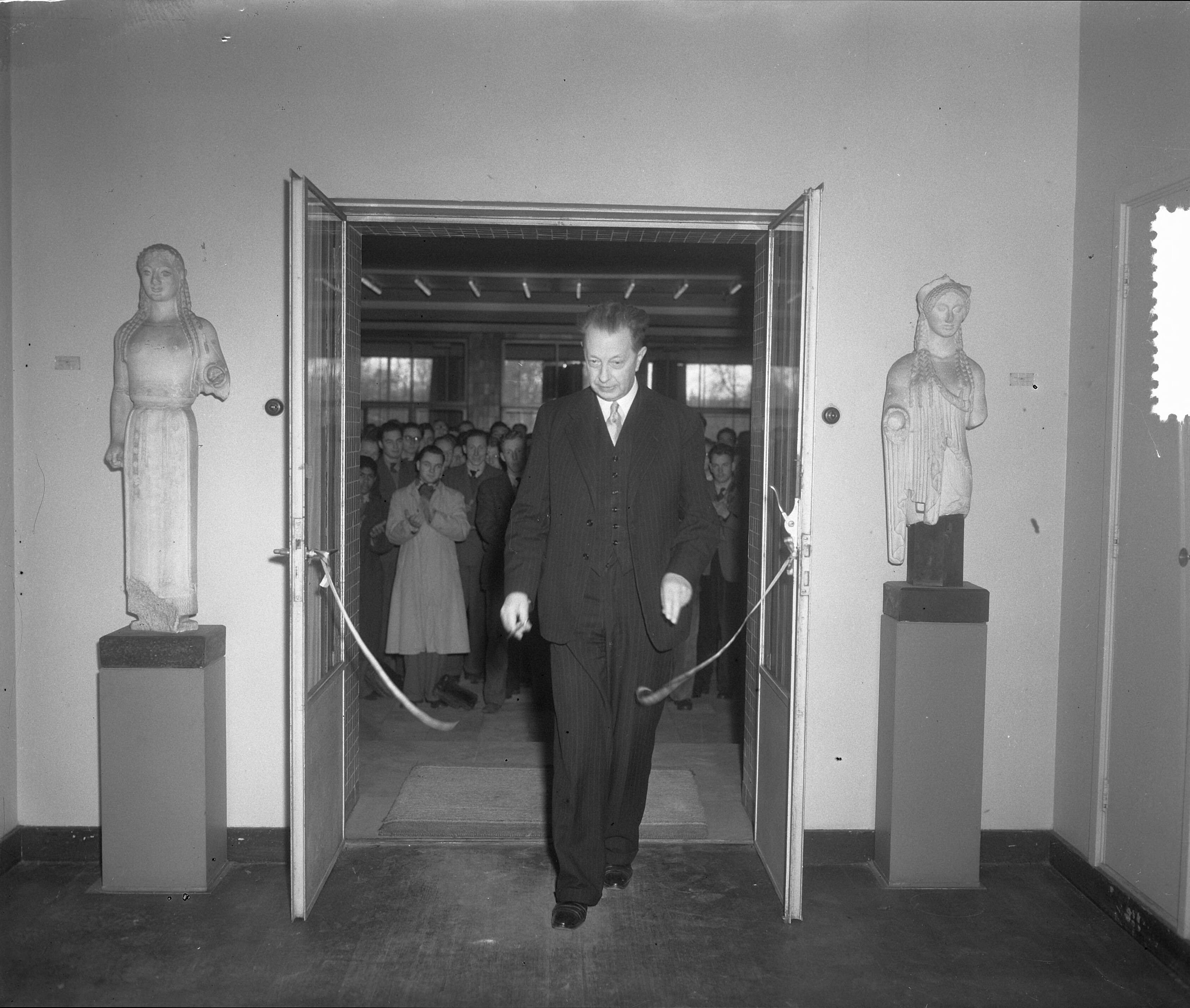 Fotocollectie Anefo — Jubileum MTS Den Haag — Foto: Duinen, H. van / Anefo. Licentie: Set B: Rechtenvrij / Publiek Domein. Bron: Nationaal Archief. http://hdl.handle.net/10648/a8f42d32-d0b4-102d-bcf8-003048976d84