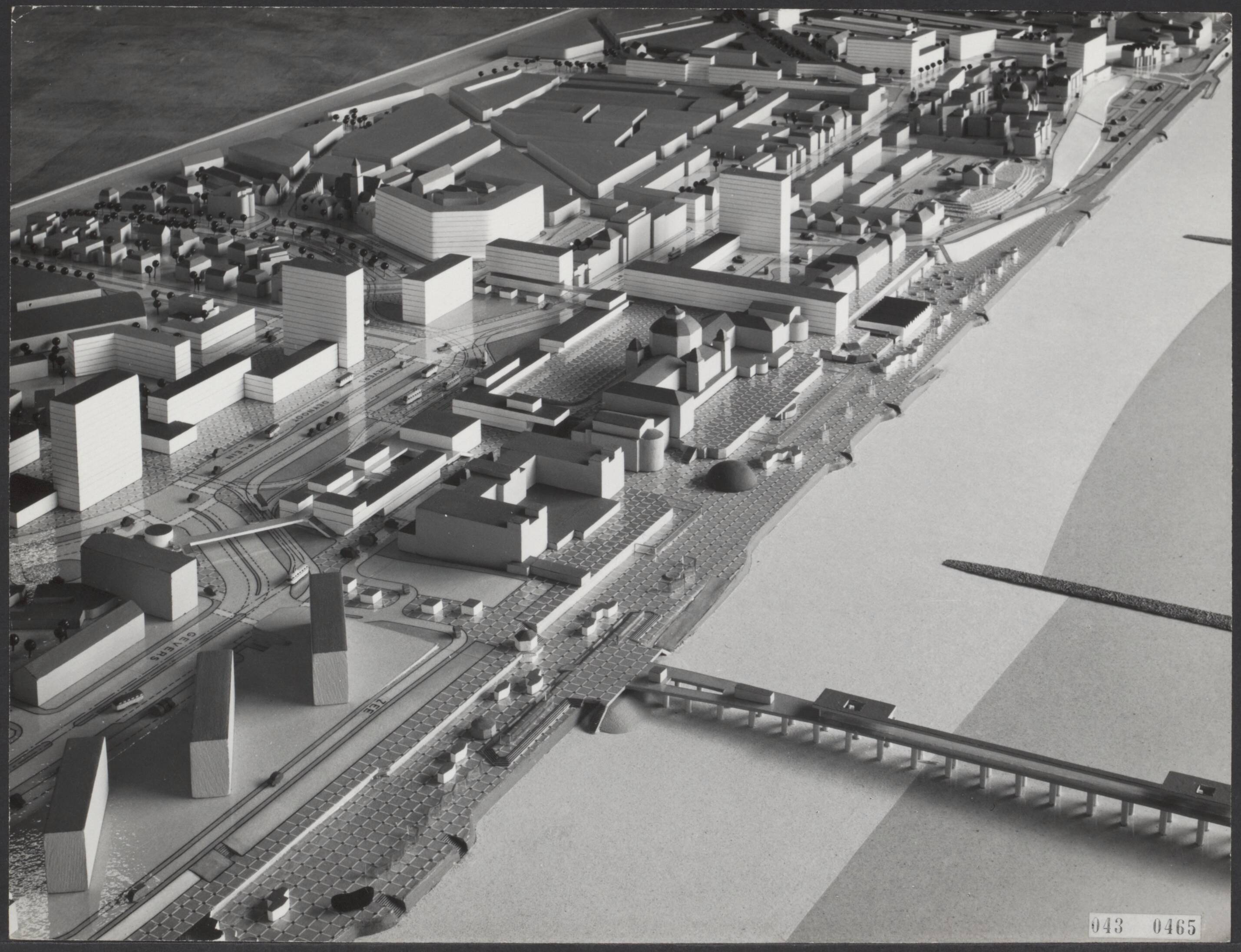 Fotocollectie Elsevier Binnenland — Plan voor de vernieuwing van de badplaats Scheveningen. Maquette schaal 1:1000 — Foto: Gemeentelijke Dienst Stadsontwikkeling Den Haag. Licentie: Set B: Rechtenvrij / Publiek Domein. Bron: Nationaal Archief. http://hdl.handle.net/10648/adf9119e-d0b4-102d-bcf8-003048976d84