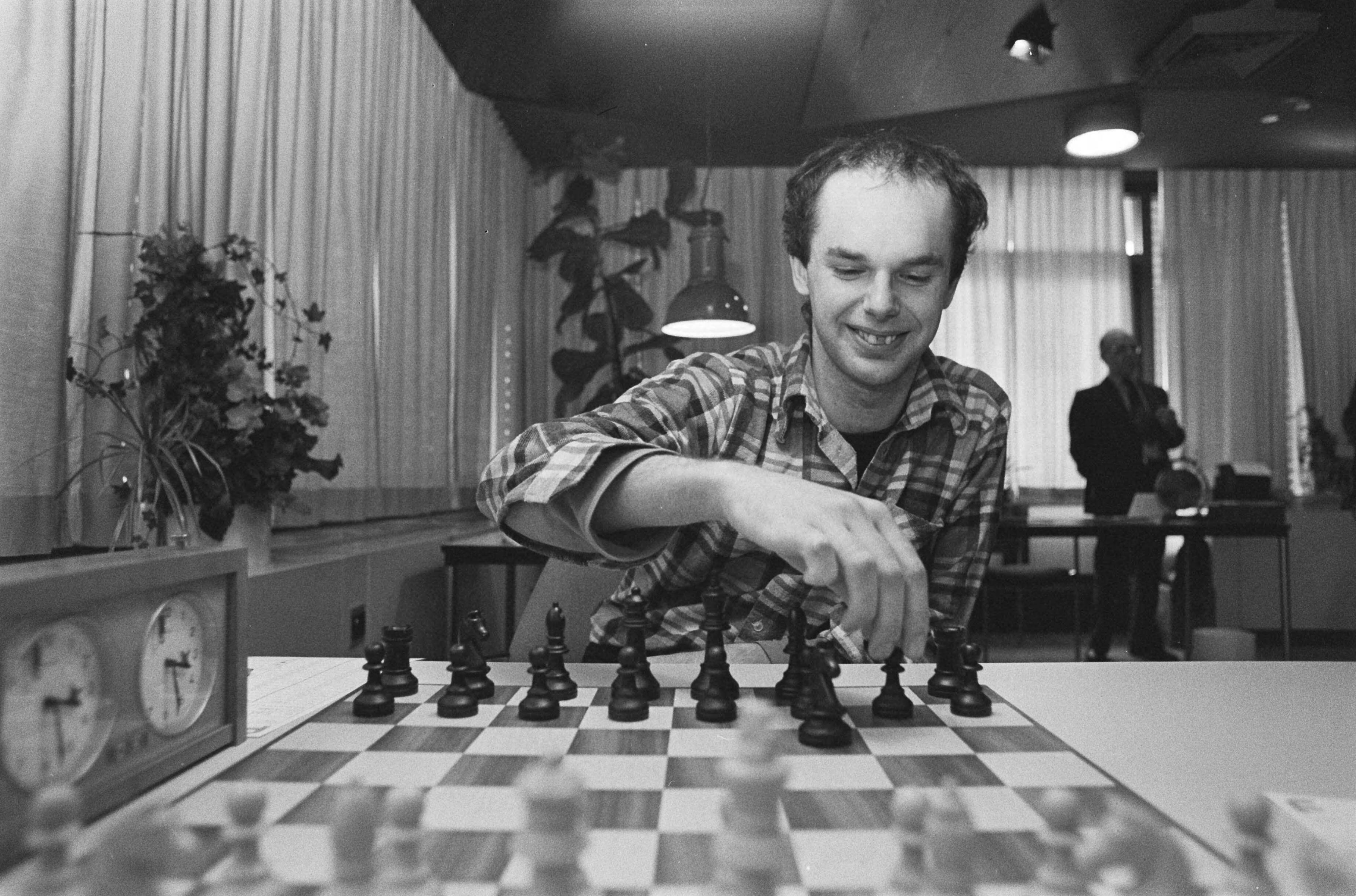 Nederlandse kampioenschappen schaken in Leeuwarden — Christofoor Baljon in aktie — Foto: Croes, Rob C. / Anefo. Licentie: Set B: Rechtenvrij / Publiek Domein. Bron: Nationaal Archief. http://hdl.handle.net/10648/acc5d2a8-d0b4-102d-bcf8-003048976d84