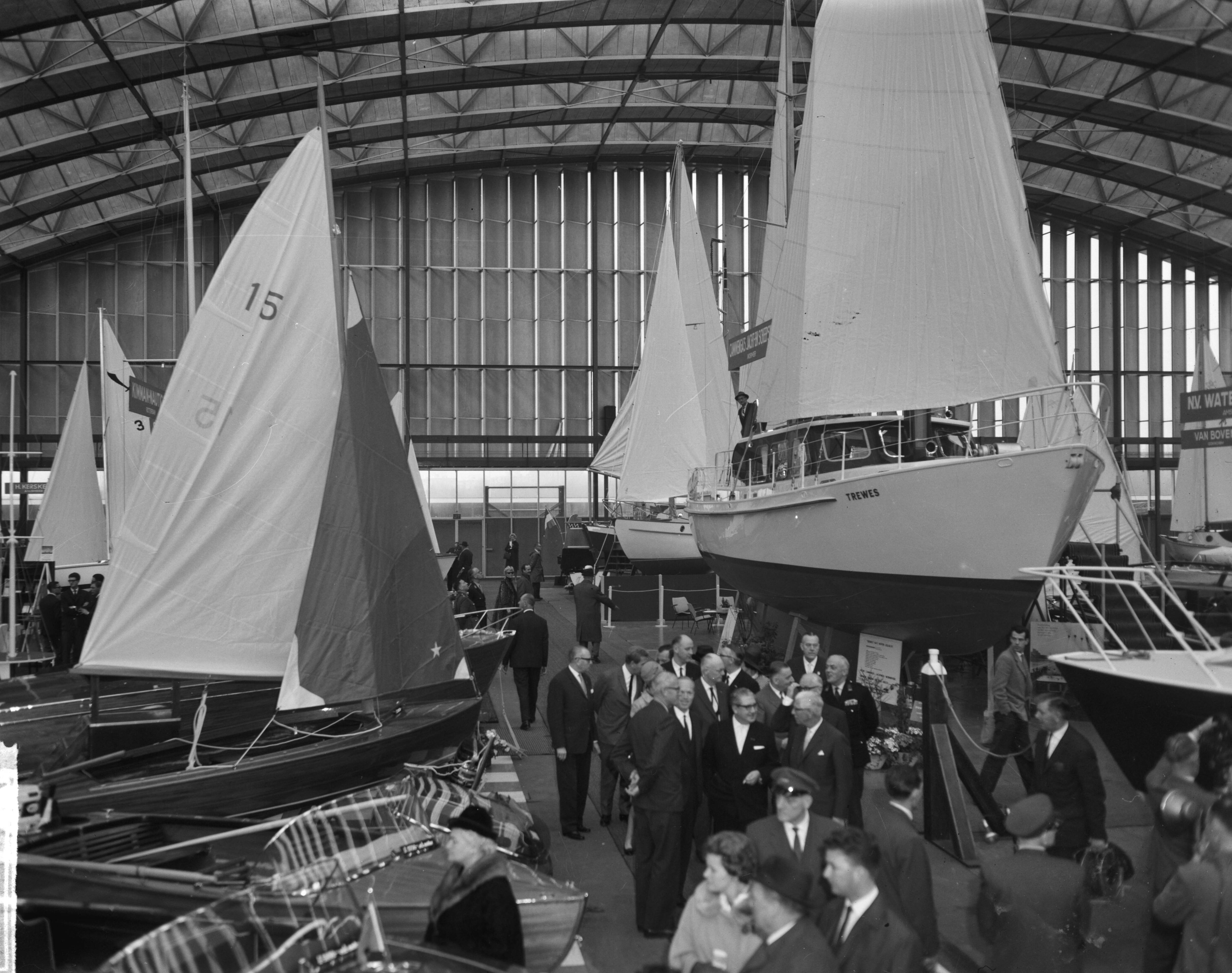 Fotocollectie Anefo — Hiswa Goed Kamp tentoonstelling in de RAI te Amsterdam — Foto: Bilsen, Joop van / Anefo. Licentie: Set B: Rechtenvrij / Publiek Domein. Bron: Nationaal Archief. http://hdl.handle.net/10648/aa32d928-d0b4-102d-bcf8-003048976d84