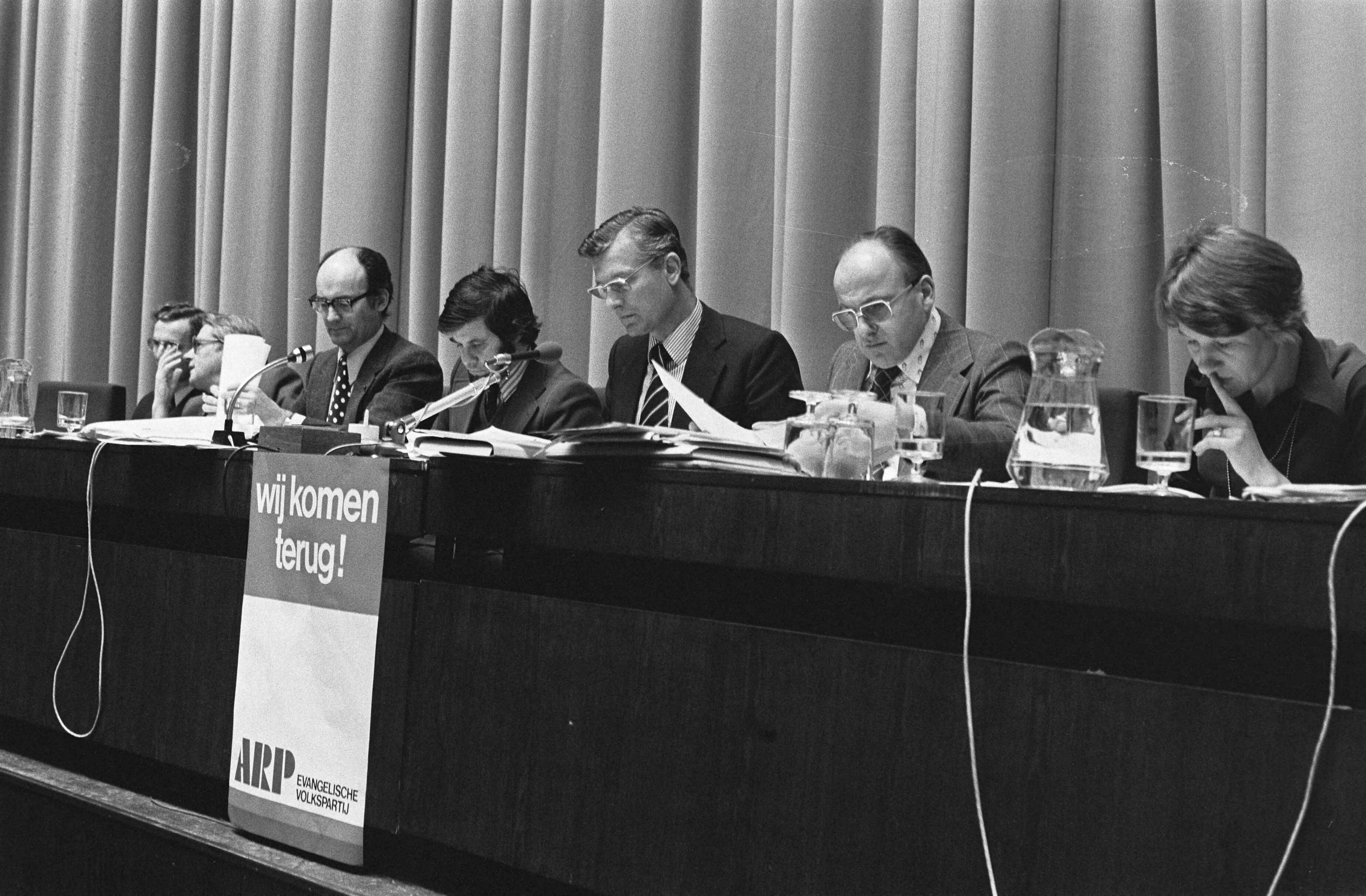 Fotocollectie Anefo — AR en CHU vergaderen in Utrecht over CDA; overzicht AR-bijeenkomst — Foto: Verhoeff, Bert / Anefo. Licentie: Set B: Rechtenvrij / Publiek Domein. Bron: Nationaal Archief. http://hdl.handle.net/10648/ac5d085e-d0b4-102d-bcf8-003048976d84