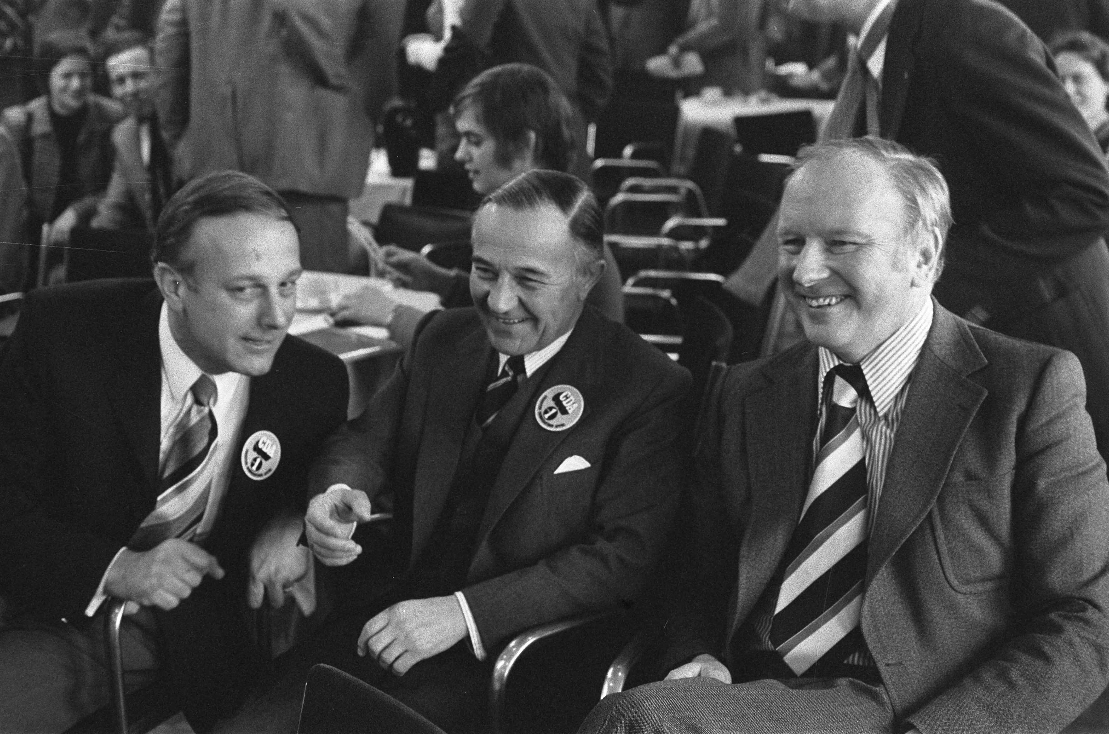 Fotocollectie Anefo — KVP-manifestatie Den Haag ; Steenkamp, De Jong, Kruisinga — Foto: Verhoeff, Bert / Anefo. Licentie: Set B: Rechtenvrij / Publiek Domein. Bron: Nationaal Archief. http://hdl.handle.net/10648/ac4621ca-d0b4-102d-bcf8-003048976d84