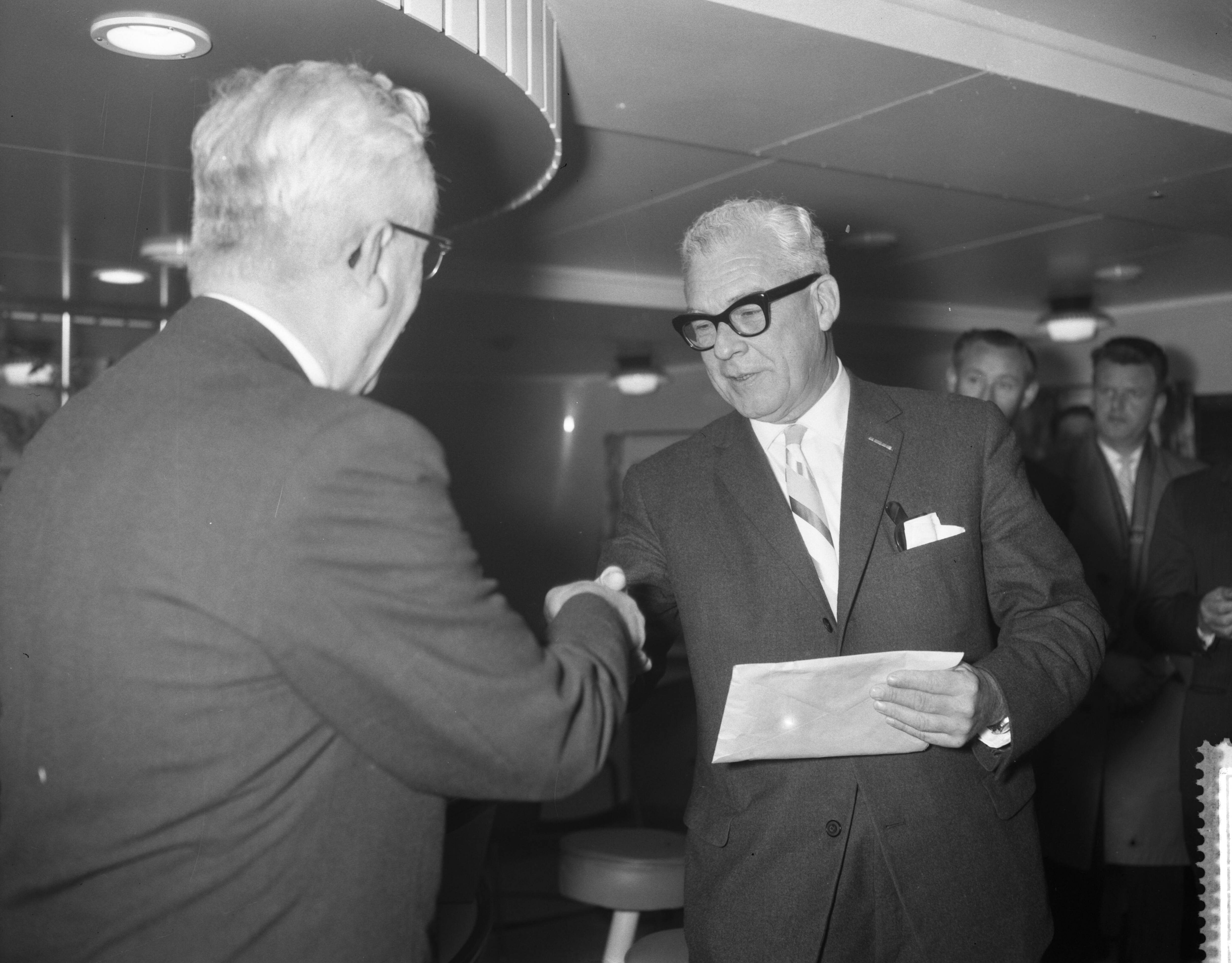 Fotocollectie Anefo — Overdracht schip bij de Zaanlandse Scheepsbouw Maatschappij te Zaandam — Foto: Bilsen, Joop van / Anefo. Licentie: Set B: Rechtenvrij / Publiek Domein. Bron: Nationaal Archief. http://hdl.handle.net/10648/a9bf7e74-d0b4-102d-bcf8-003048976d84