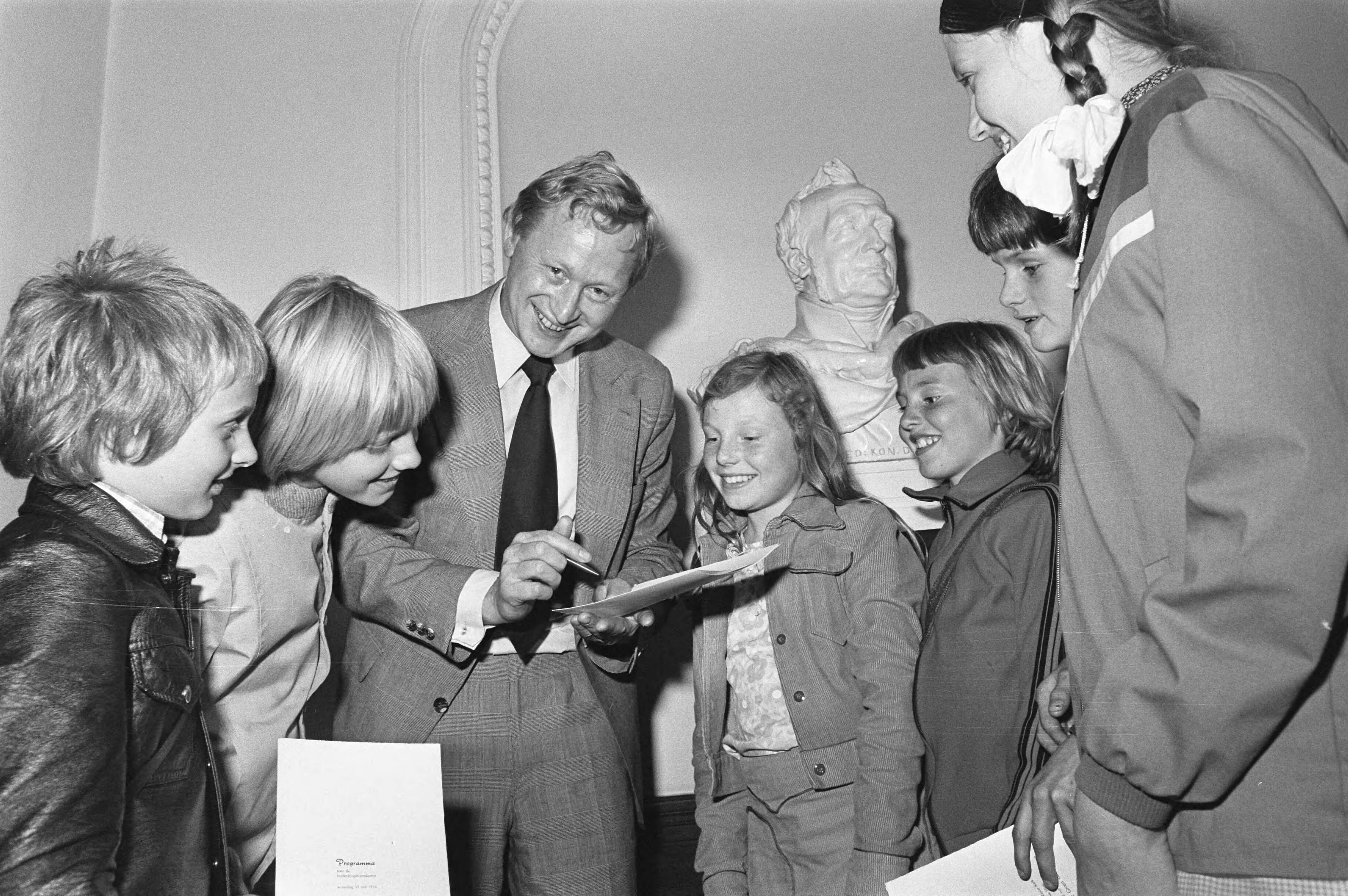 Fotocollectie Anefo — Groen van Prinsteren herdenking in Den Haag , opdracht Nederlandse Gedachten — Foto: Mieremet, Rob / Anefo. Licentie: Set B: Rechtenvrij / Publiek Domein. Bron: Nationaal Archief. http://hdl.handle.net/10648/ac841bd8-d0b4-102d-bcf8-003048976d84