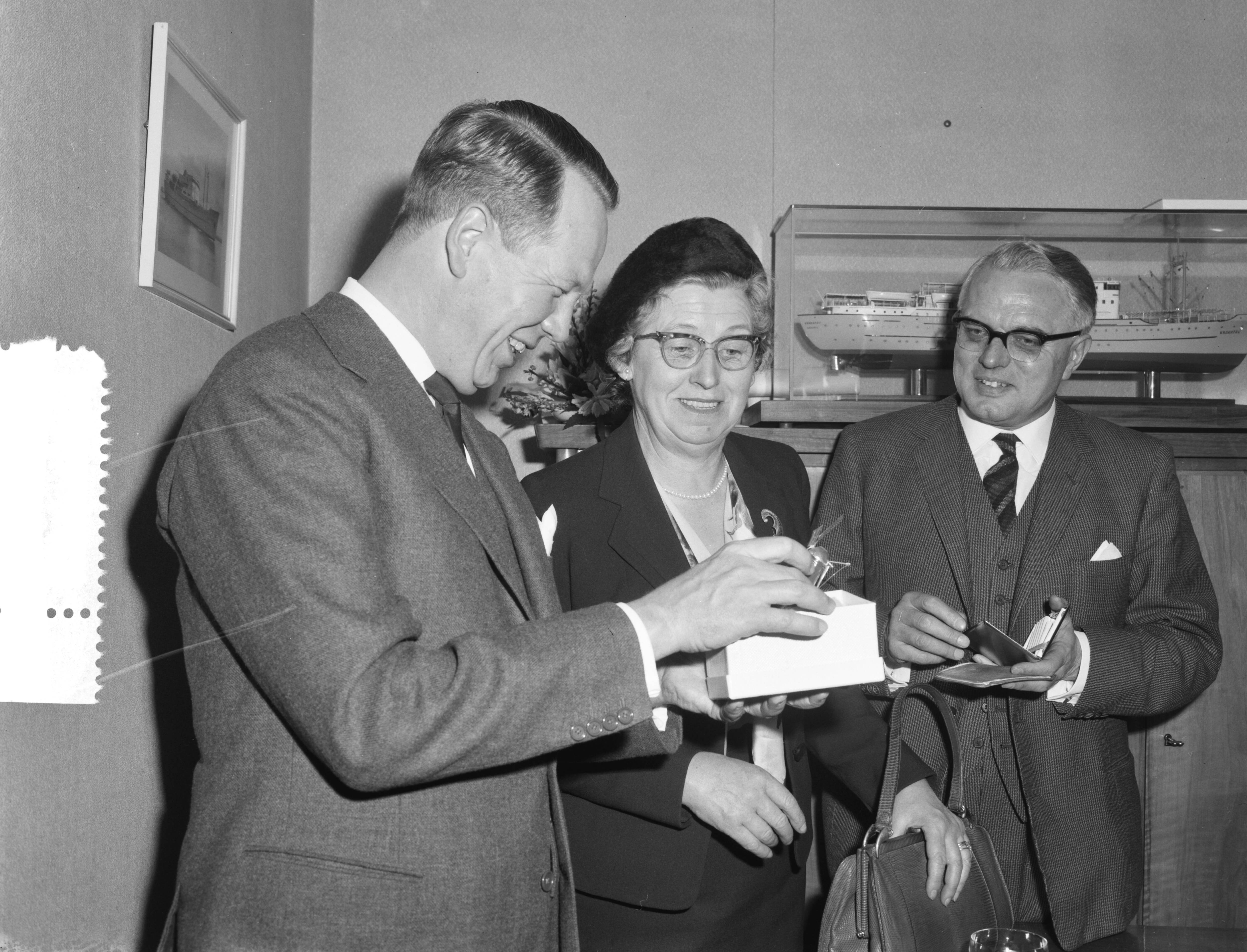 Fotocollectie Anefo — Tewaterlating m.s. "Lis Frellsen" bij de Zaanlandse Scheepbouw Maatschappij — Foto: Bilsen, Joop van / Anefo. Licentie: Set B: Rechtenvrij / Publiek Domein. Bron: Nationaal Archief. http://hdl.handle.net/10648/a9fb1498-d0b4-102d-bcf8-003048976d84