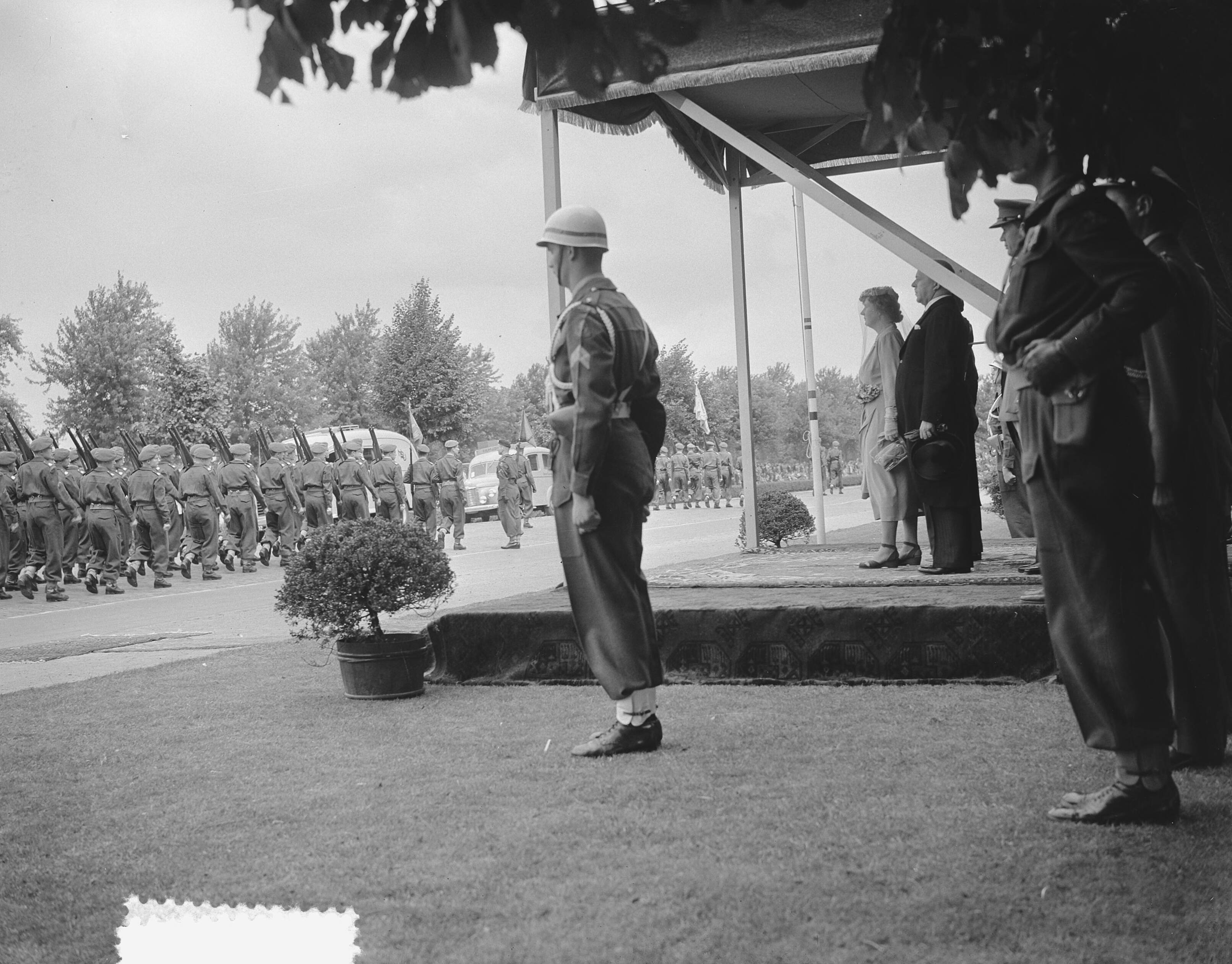 Bezoek Koningin Juliana aan jubilerend Breda — Foto: Bilsen, Joop van / Anefo. — Licentie: Set B: Rechtenvrij / Publiek Domein. Bron: Nationaal Archief. http://hdl.handle.net/10648/a8fd18ca-d0b4-102d-bcf8-003048976d84