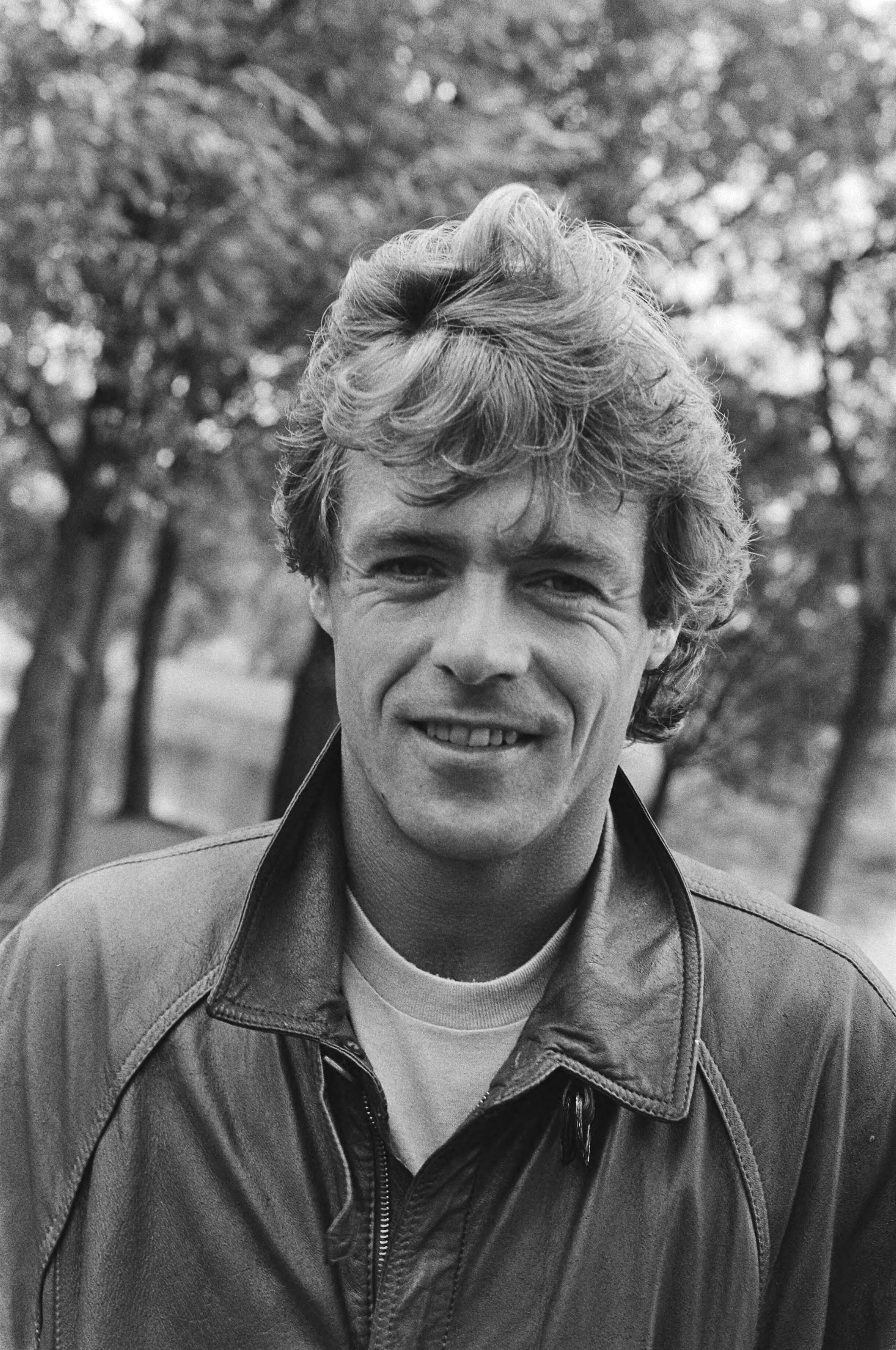 Fotocollectie Anefo — Voetballer Johnny Rep in zijn woonplaats Jisp — Foto: Bogaerts, Rob / Anefo. Licentie: Set B: Rechtenvrij / Publiek Domein. Bron: Nationaal Archief. http://hdl.handle.net/10648/ad2b3300-d0b4-102d-bcf8-003048976d84