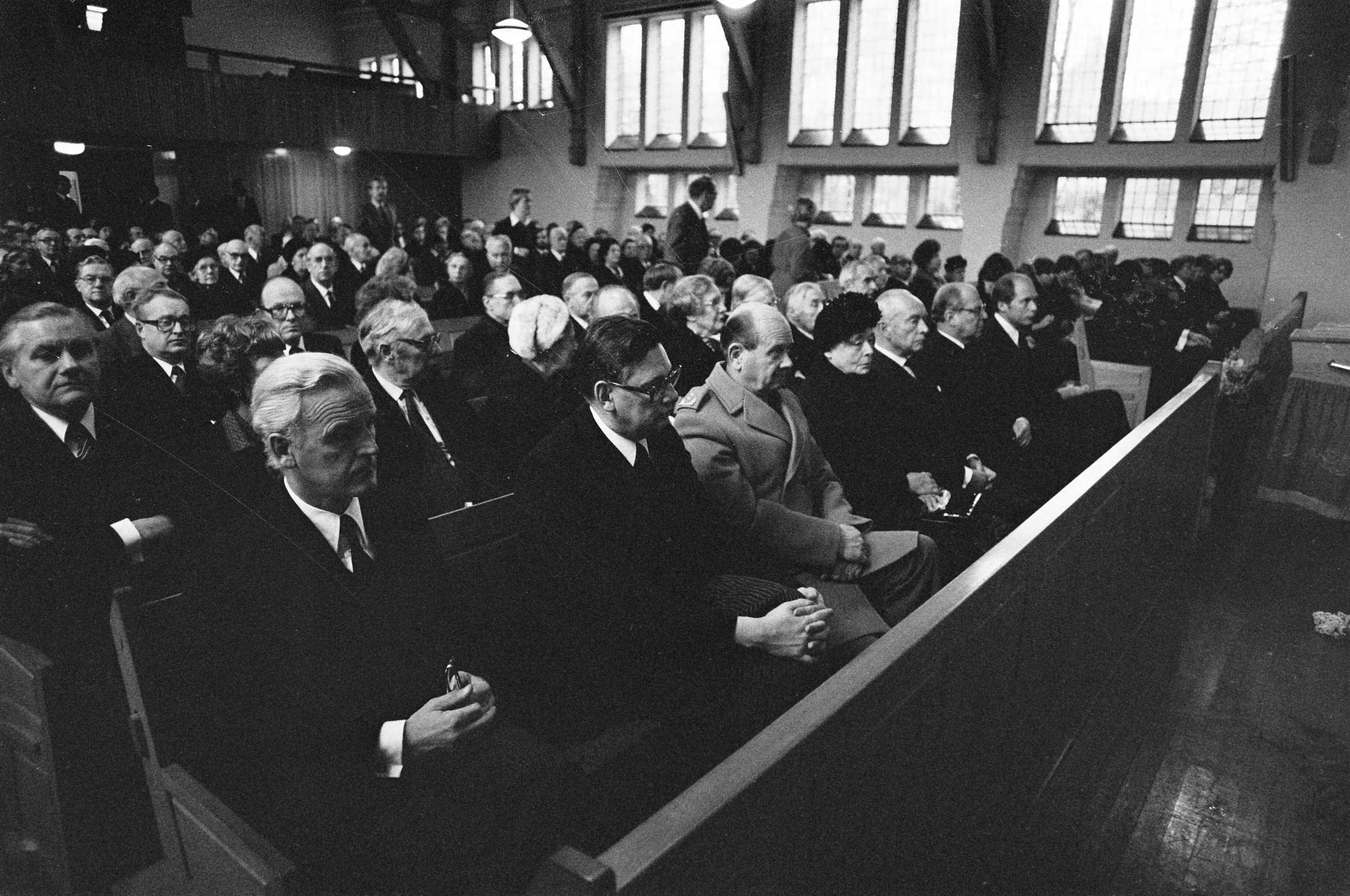 Fotocollectie Anefo — Uitvaartdienst oud minister Stikker, in Wassenaar; Rietkerk (VVD), Zijlstra, den Uyl , van Aardenne en Beelaerts van Blokland — Foto: Croes, Rob C. / Anefo. Licentie: Set B: Rechtenvrij / Publiek Domein. Bron: Nationaal Archief. http://hdl.handle.net/10648/acd73a48-d0b4-102d-bcf8-003048976d84