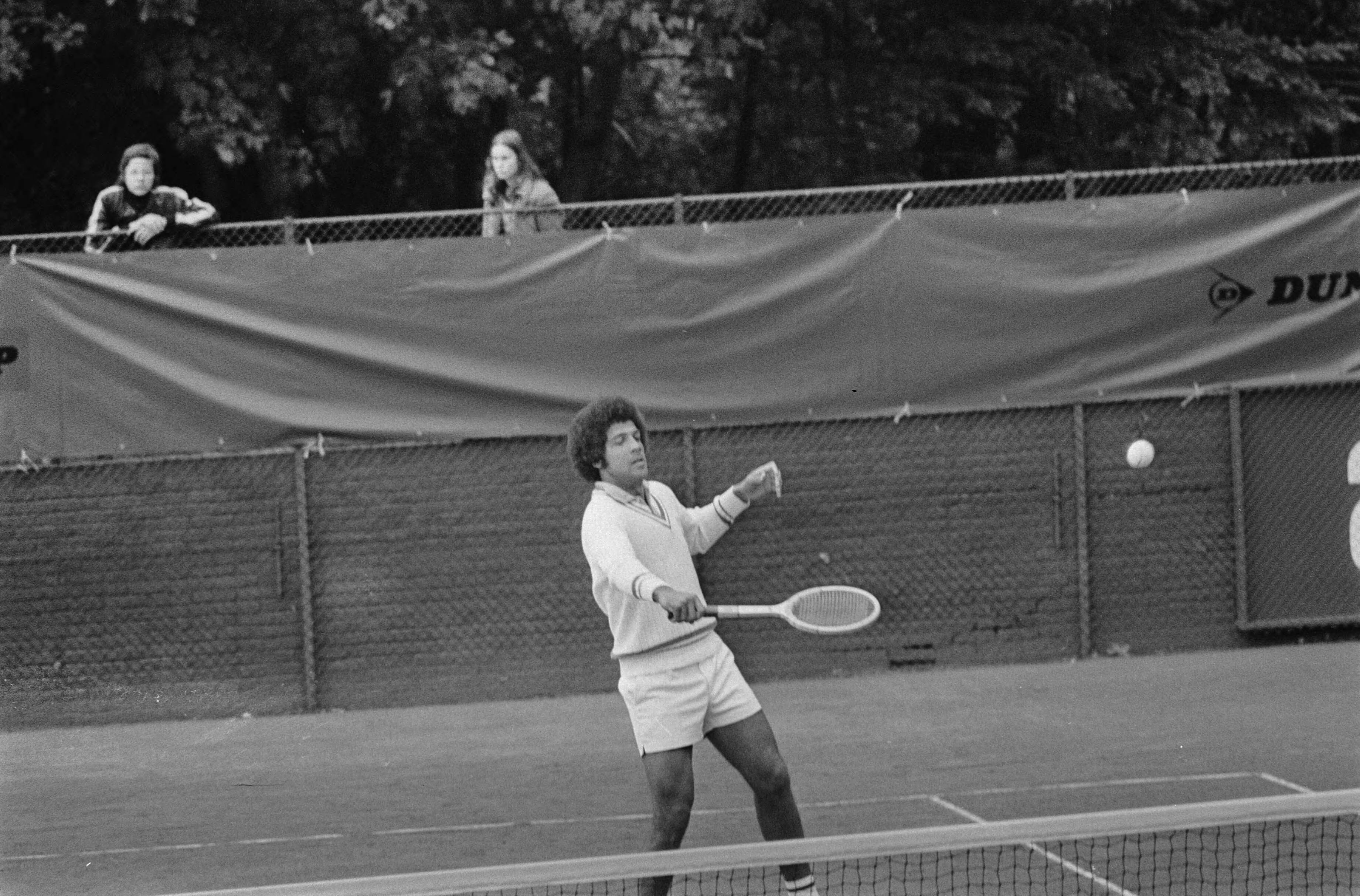 Fotocollectie Anefo — Clubkampioenschappen tennis te Hilversum, ? — Foto: Mieremet, Rob / Anefo. Licentie: Set B: Rechtenvrij / Publiek Domein. Bron: Nationaal Archief. http://hdl.handle.net/10648/ac4c8a92-d0b4-102d-bcf8-003048976d84