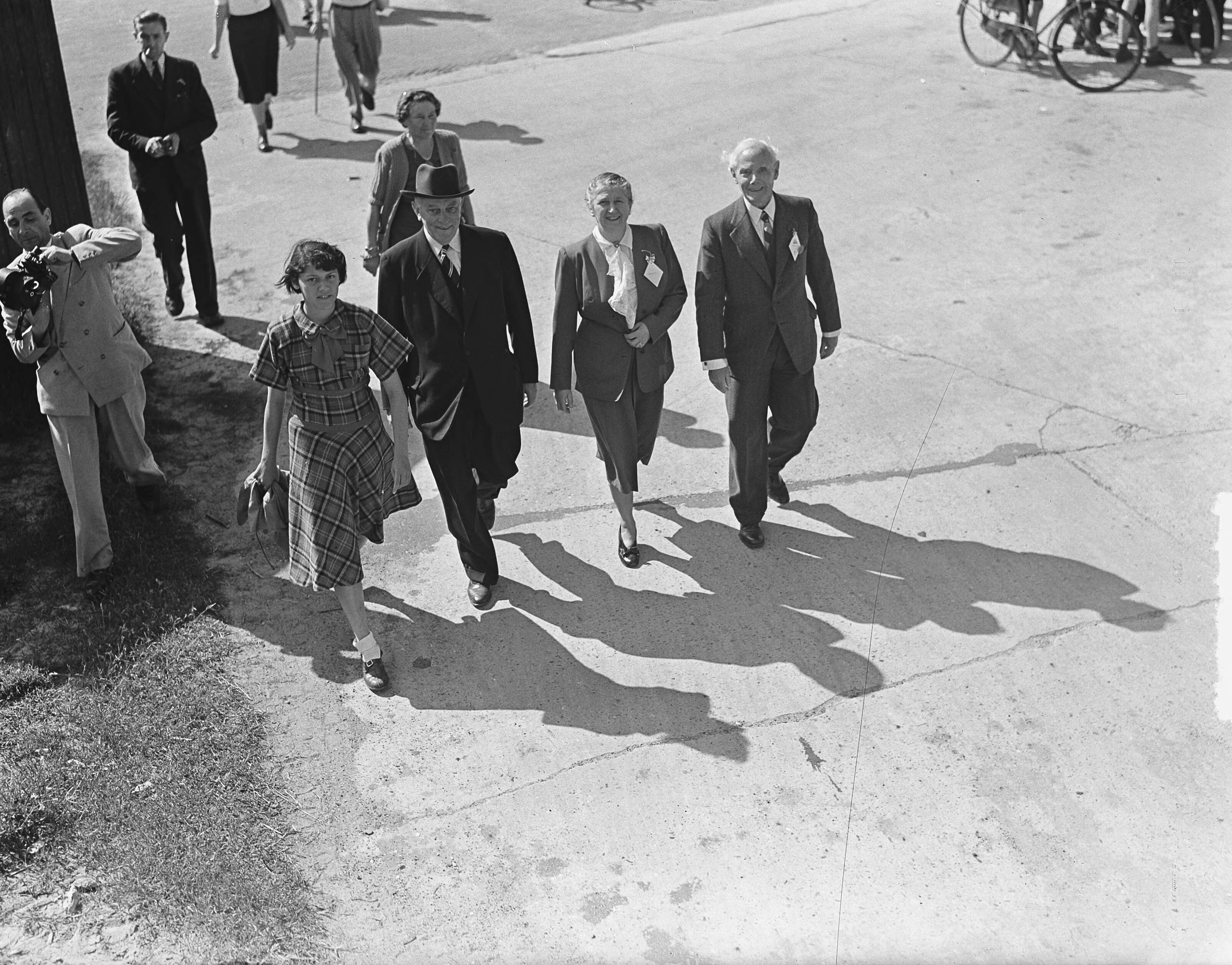 Fotocollectie Anefo — KLM wandelmars Den Haag — Foto: Noske, J.D. / Anefo. Licentie: Set B: Rechtenvrij / Publiek Domein. Bron: Nationaal Archief. http://hdl.handle.net/10648/a8c8d844-d0b4-102d-bcf8-003048976d84