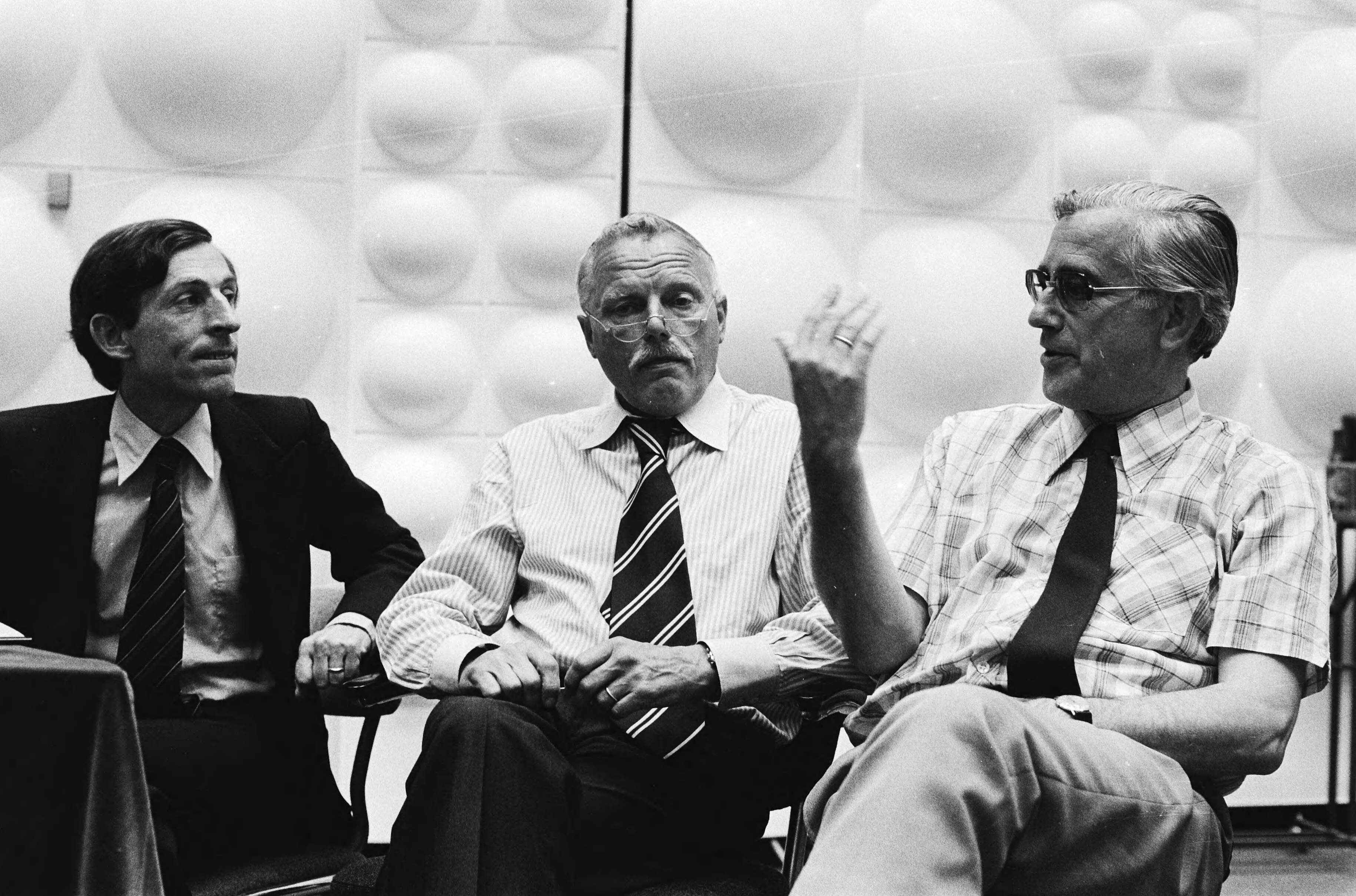 Fotocollectie Anefo — "Europese" lijstrekkers in het radioprogramma "De slag om Europa"; v.l.n.r. Beumer (CDA), Berkhouwer (VVD) en de Goede (D66) — Foto: Croes, Rob C. / Anefo. Licentie: Set B: Rechtenvrij / Publiek Domein. Bron: Nationaal Archief. http://hdl.handle.net/10648/accb8b76-d0b4-102d-bcf8-003048976d84