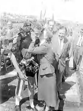 Fotocollectie Anefo — Nederlands kampioenschap wielrennen amateurs op de weg op het circuit van Zandvoort — Foto: Pot, Harry / Anefo. Licentie: Set B: Rechtenvrij / Publiek Domein. Bron: Nationaal Archief. http://hdl.handle.net/10648/a962dd04-d0b4-102d-bcf8-003048976d84