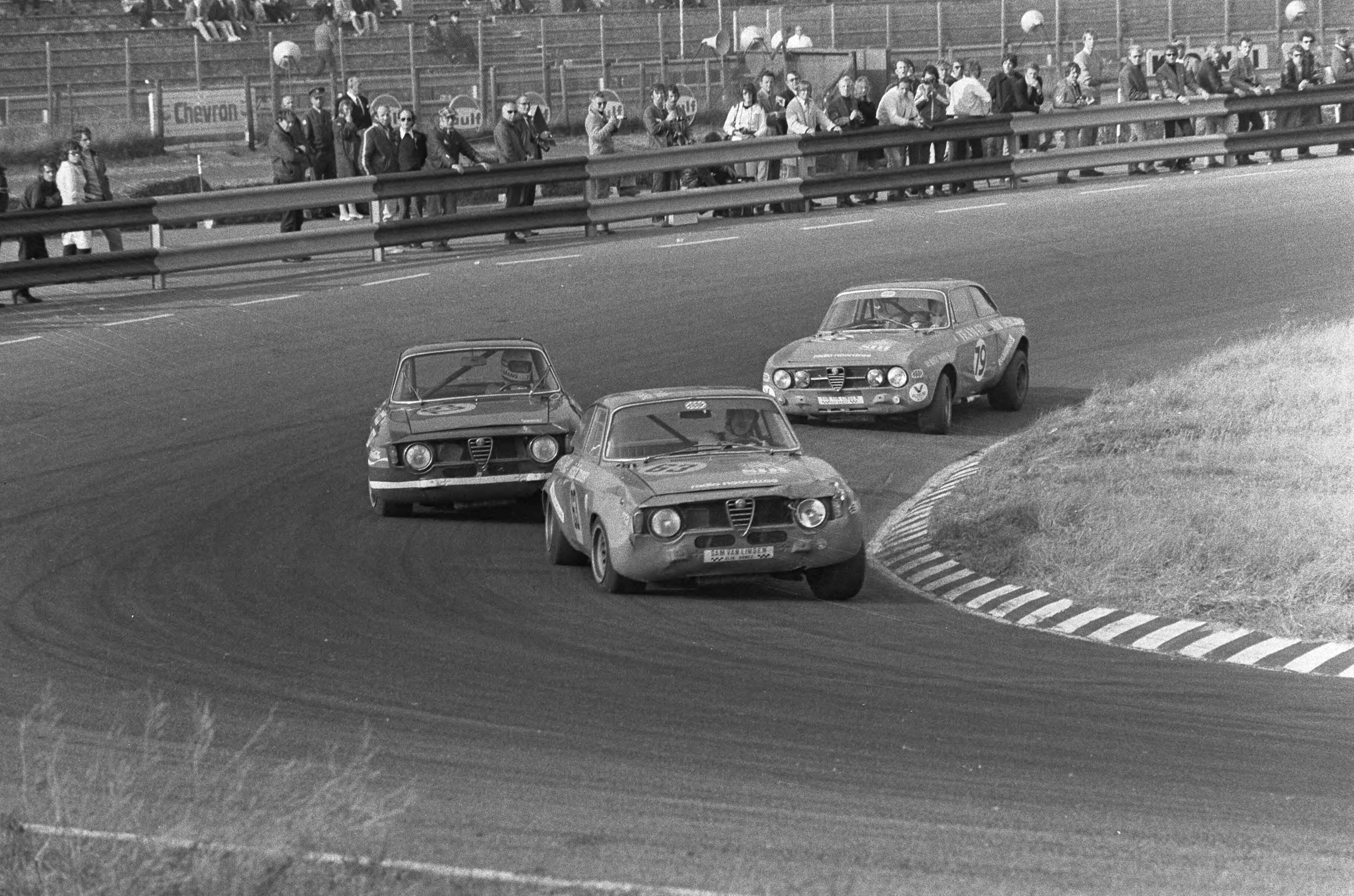 Fotocollectie Anefo — Autoraces Zandvoort — Foto: Mieremet, Rob / Anefo. Licentie: Set B: Rechtenvrij / Publiek Domein. Bron: Nationaal Archief. http://hdl.handle.net/10648/abd2c02c-d0b4-102d-bcf8-003048976d84