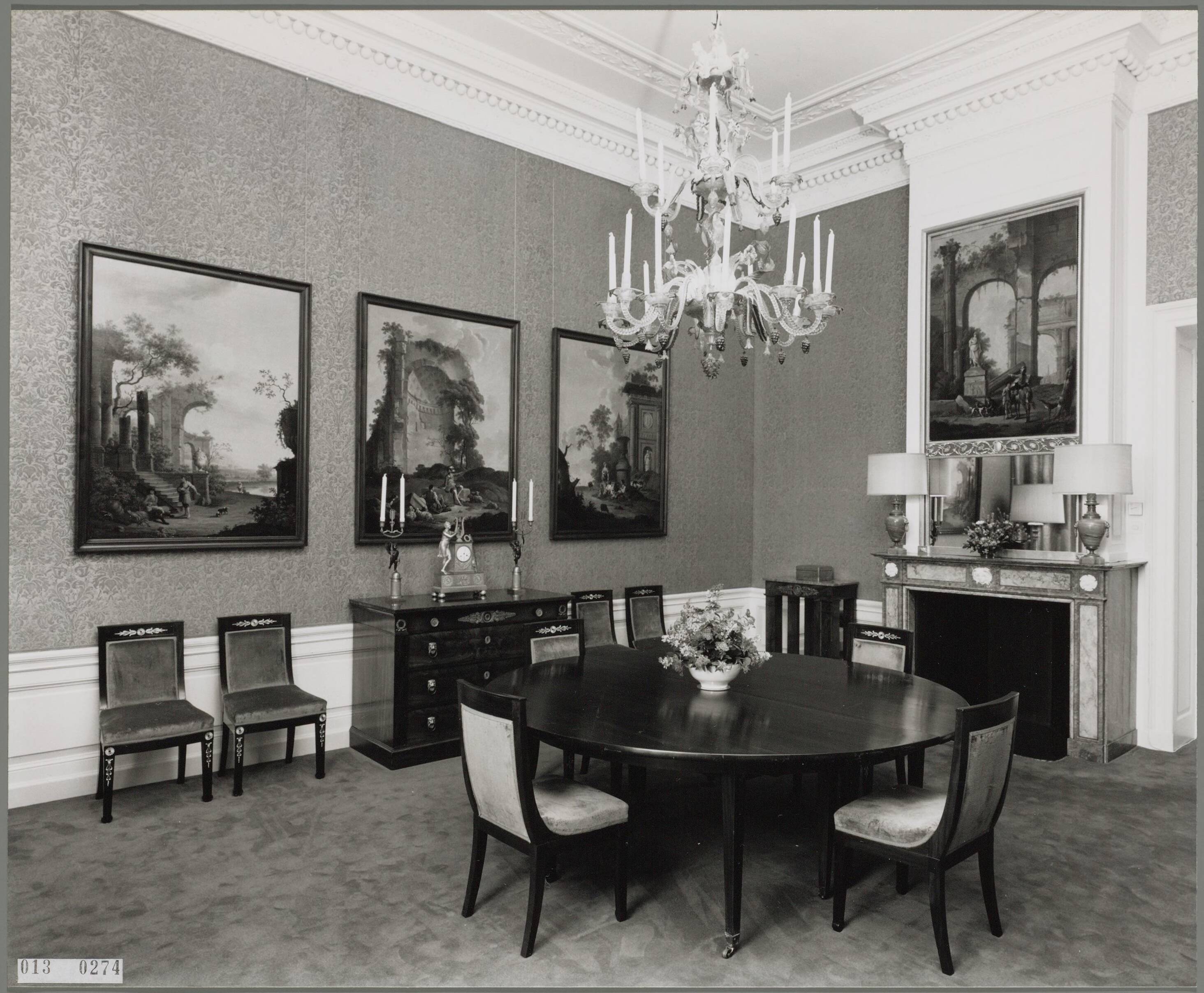 Paleis Huis ten Bosch te Den Haag — Vergaderkamer — Foto: Hofmeester, Bart / RVD. Licentie: Set B: Rechtenvrij / Publiek Domein. Bron: Nationaal Archief. http://hdl.handle.net/10648/afa8762e-d0b4-102d-bcf8-003048976d84