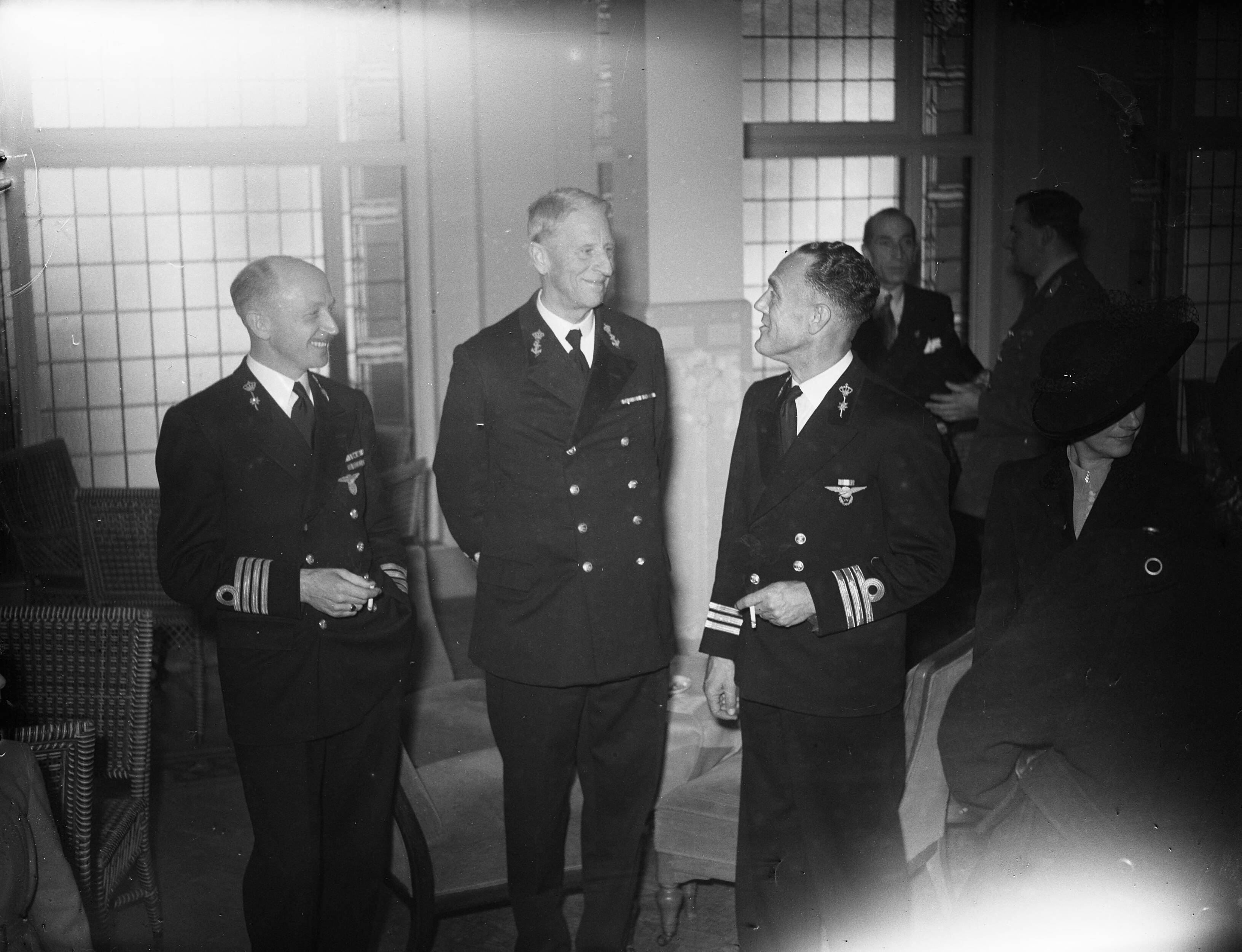 Fotocollectie Anefo — Herdenking 30-jarig bestaan MLD (Marine Luchtvaartdienst) in de Grote Kerk te Den Haag — Foto: Noske, J.D. / Anefo. Licentie: Set B: Rechtenvrij / Publiek Domein. Bron: Nationaal Archief. http://hdl.handle.net/10648/a8adcbee-d0b4-102d-bcf8-003048976d84