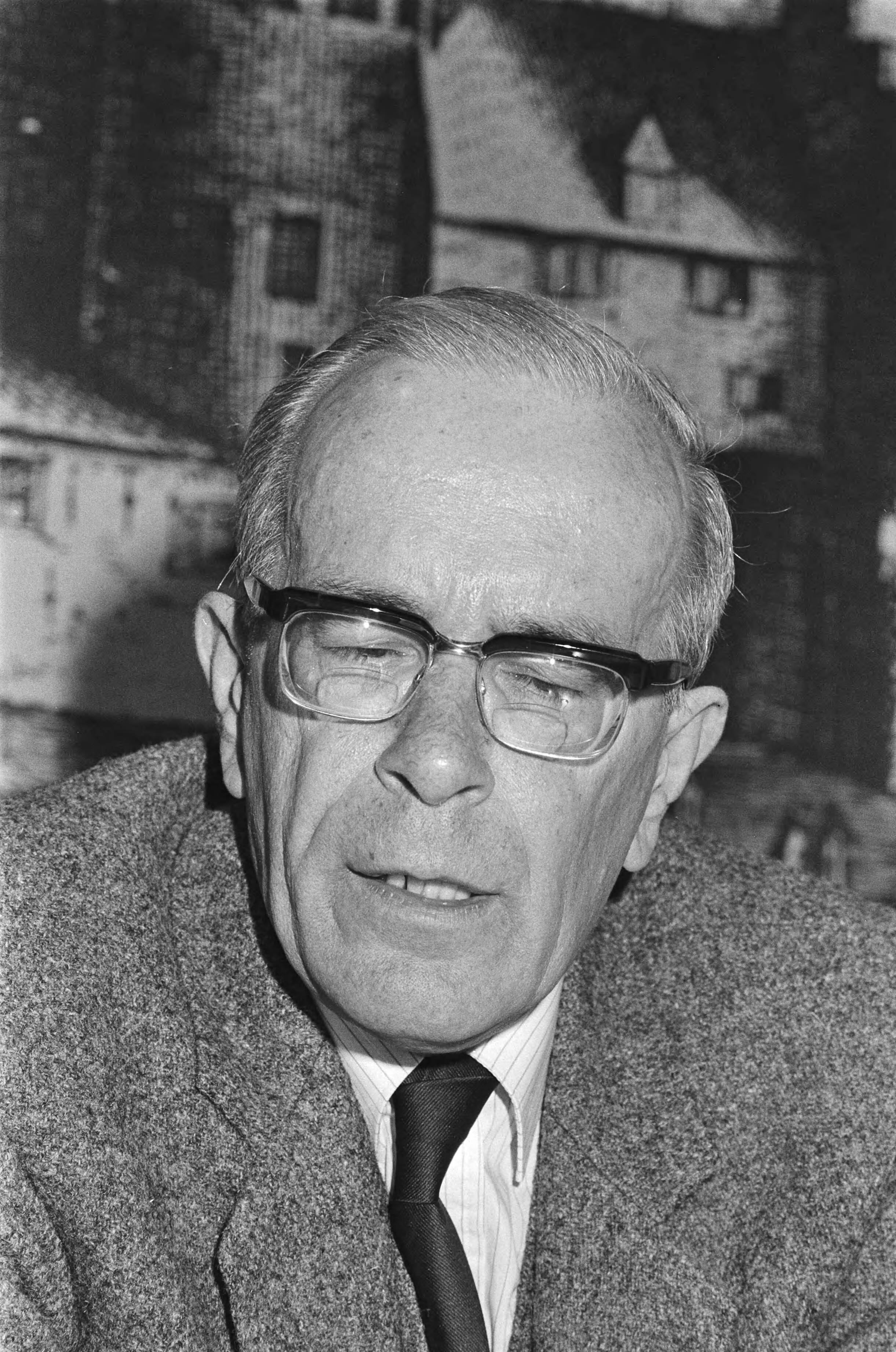 Fotocollectie Anefo — Jaarverslag Algemene Rekenkamer in Den Haag . Drs. H. Peschar — Foto: Smirren, […] van / Anefo. Licentie: Set B: Rechtenvrij / Publiek Domein. Bron: Nationaal Archief. http://hdl.handle.net/10648/ad142ae8-d0b4-102d-bcf8-003048976d84
