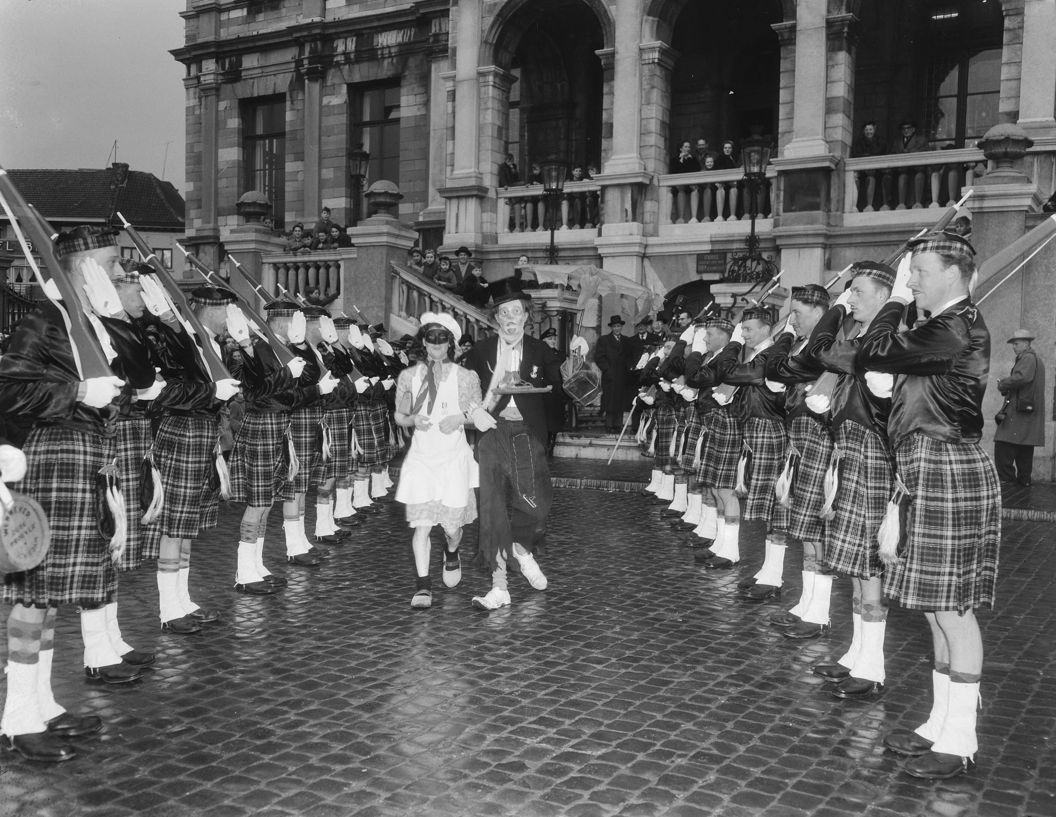 Fotocollectie Anefo — Carnaval Maastricht optocht — Foto: Duinen, G.W. van / Anefo. Licentie: Set B: Rechtenvrij / Publiek Domein. Bron: Nationaal Archief. http://hdl.handle.net/10648/a91d758e-d0b4-102d-bcf8-003048976d84
