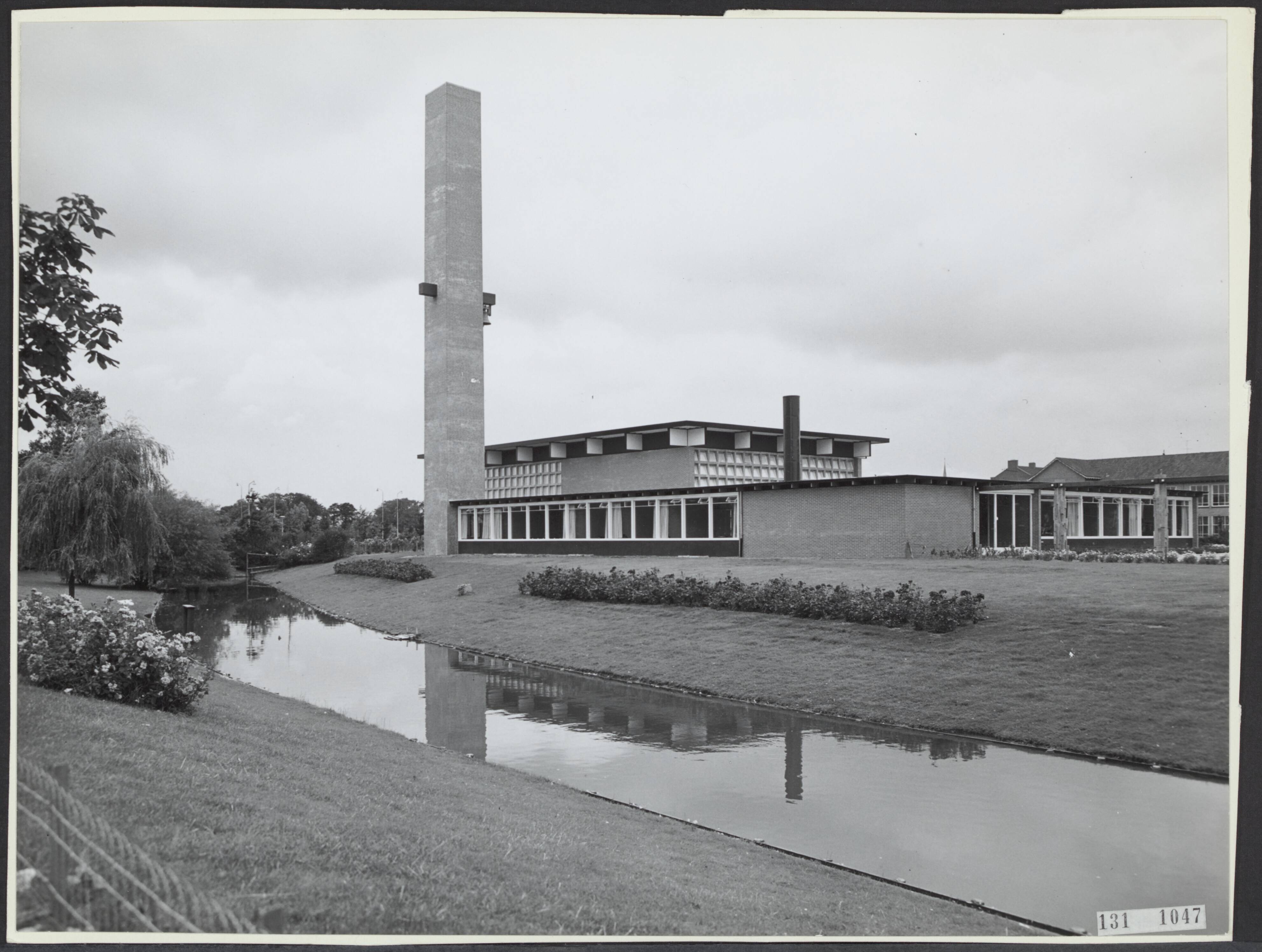 Fotocollectie Rijksvoorlichtingsdienst Eigen — N.H. Kerk [Johanneskerk] te Rijswijk (Z.H.). Architect prof. Duintjer (1962) — Foto: Publicam / Hartemink, Piet. Licentie: Set B: Rechtenvrij / Publiek Domein. Bron: Nationaal Archief. http://hdl.handle.net/10648/af514660-d0b4-102d-bcf8-003048976d84