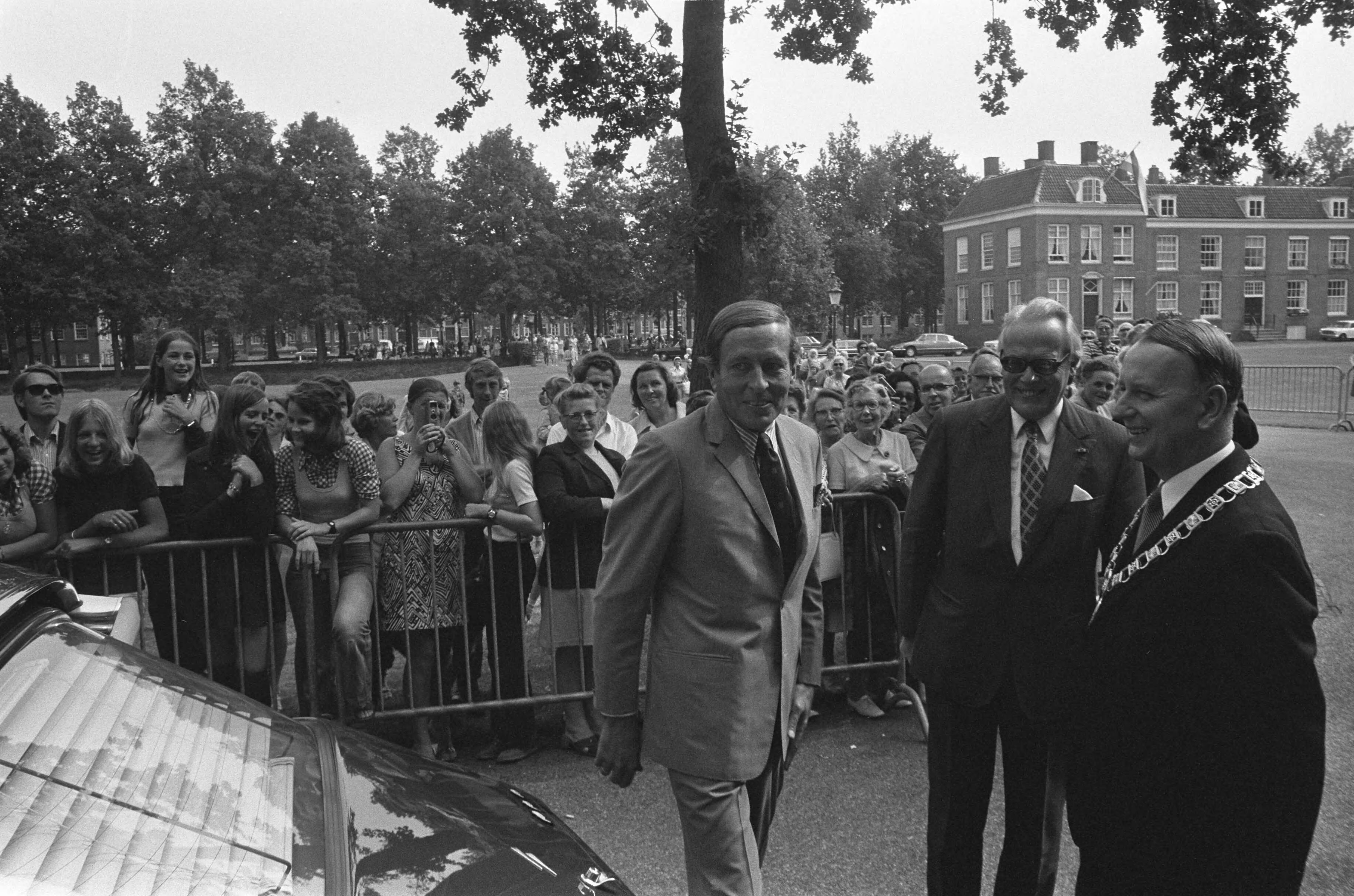 Fotocollectie Anefo — Prins Claus opent gebouw Rijksdienst voor de Monumentenzorg te Zeist — Foto: Verhoeff, Bert / Anefo. Licentie: Set B: Rechtenvrij / Publiek Domein. Bron: Nationaal Archief. http://hdl.handle.net/10648/ac355bc4-d0b4-102d-bcf8-003048976d84