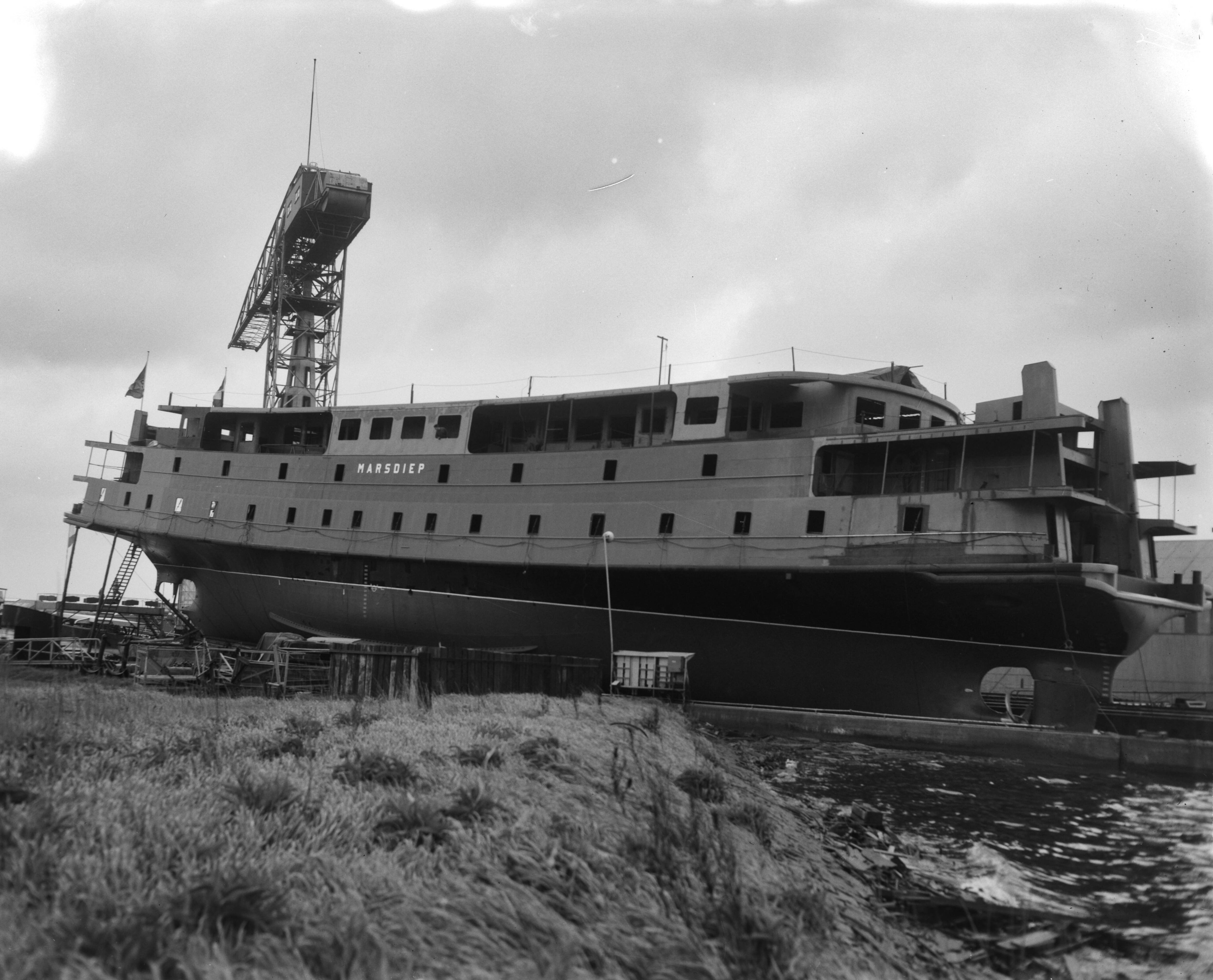 Fotocollectie Anefo — Opdracht Zaanlandse Scheepsbouw Maatschappij. Tewaterlating veerboot "Marsdiep" te Zaandam — Foto: Bilsen, Joop van / Anefo. Licentie: Set B: Rechtenvrij / Publiek Domein. Bron: Nationaal Archief. http://hdl.handle.net/10648/aa3634c4-d0b4-102d-bcf8-003048976d84