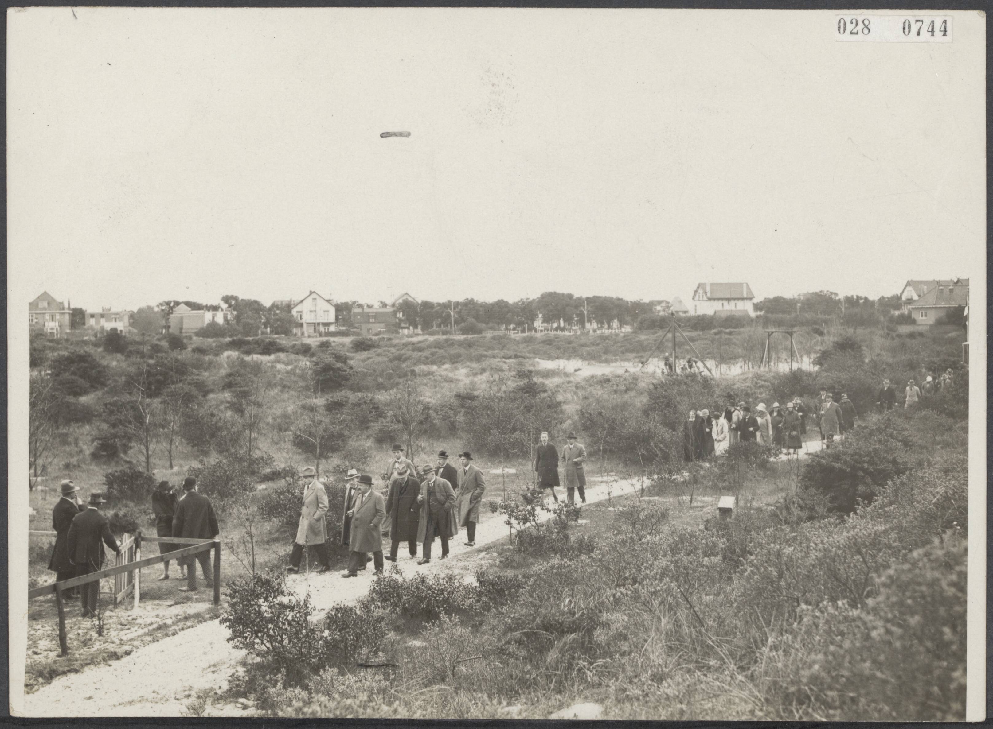Fotocollectie Elsevier Binnenland — Opening nieuwe wandelpark in Zandvoort — Foto: N.V. Vereenigde Fotobureaux. Licentie: Set B: Rechtenvrij / Publiek Domein. Bron: Nationaal Archief. http://hdl.handle.net/10648/addeb92a-d0b4-102d-bcf8-003048976d84