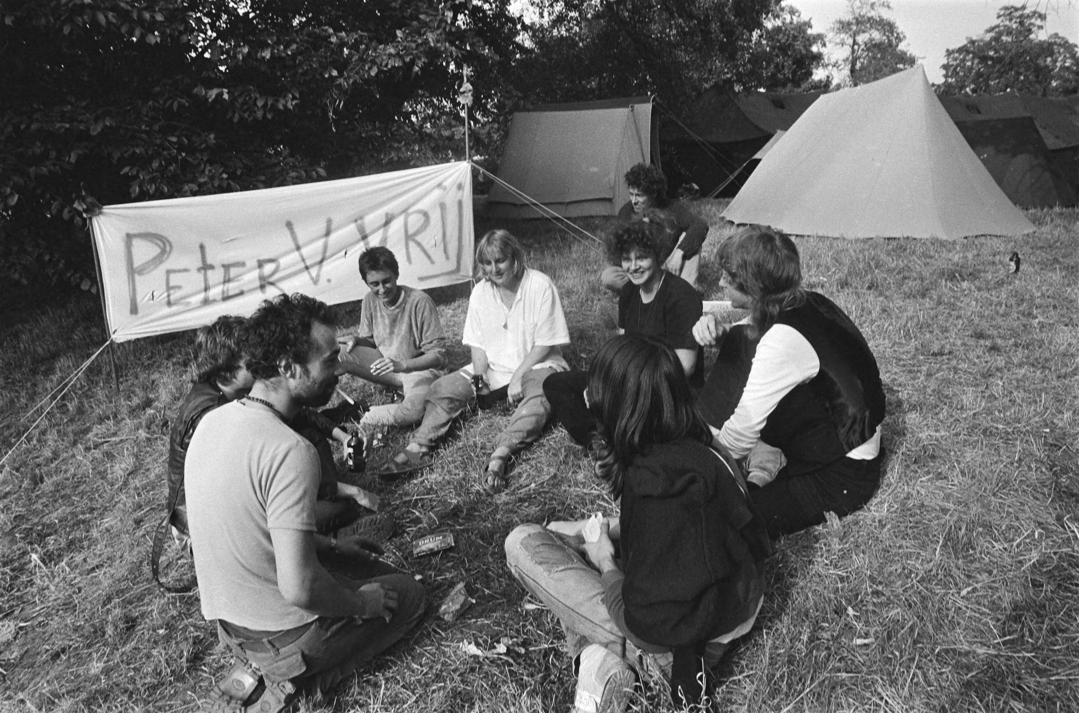 Fotocollectie Anefo — Tentenkamp bij gevangenis in Scheveningen uit protest opsluiting dienstweigeraar Peter Veltman — Foto: Dijk, Hans van / Anefo. Licentie: Set B: Rechtenvrij / Publiek Domein. Bron: Nationaal Archief. http://hdl.handle.net/10648/ad1a0cba-d0b4-102d-bcf8-003048976d84