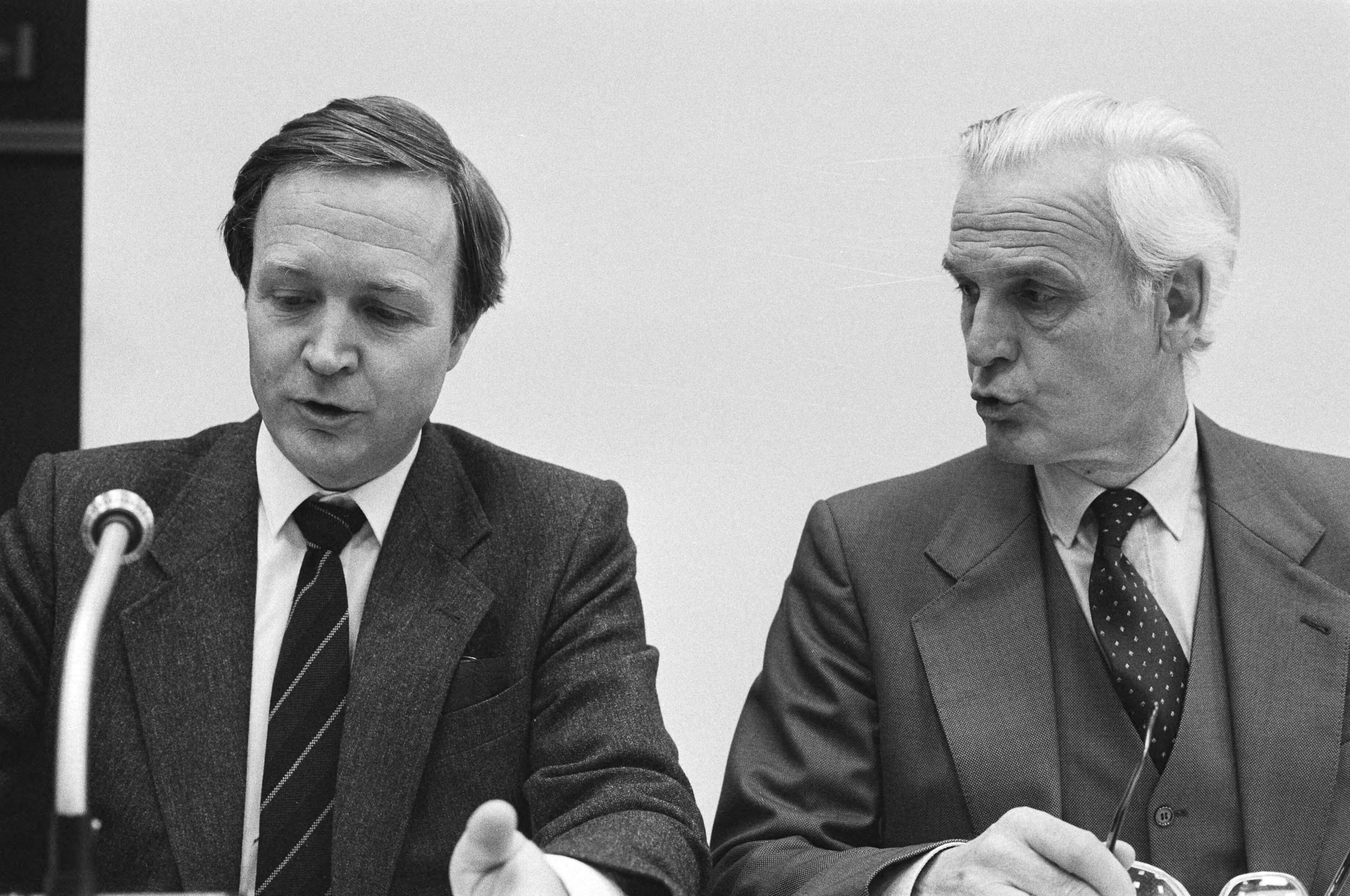 Fotocollectie Anefo — Overleg met kamercommissie voor kernenergie en economische zaken over financiering Breda Maatschappelijke Discussie — Foto: Croes, Rob C. / Anefo. Licentie: Set B: Rechtenvrij / Publiek Domein. Bron: Nationaal Archief. http://hdl.handle.net/10648/ad0dcf9a-d0b4-102d-bcf8-003048976d84