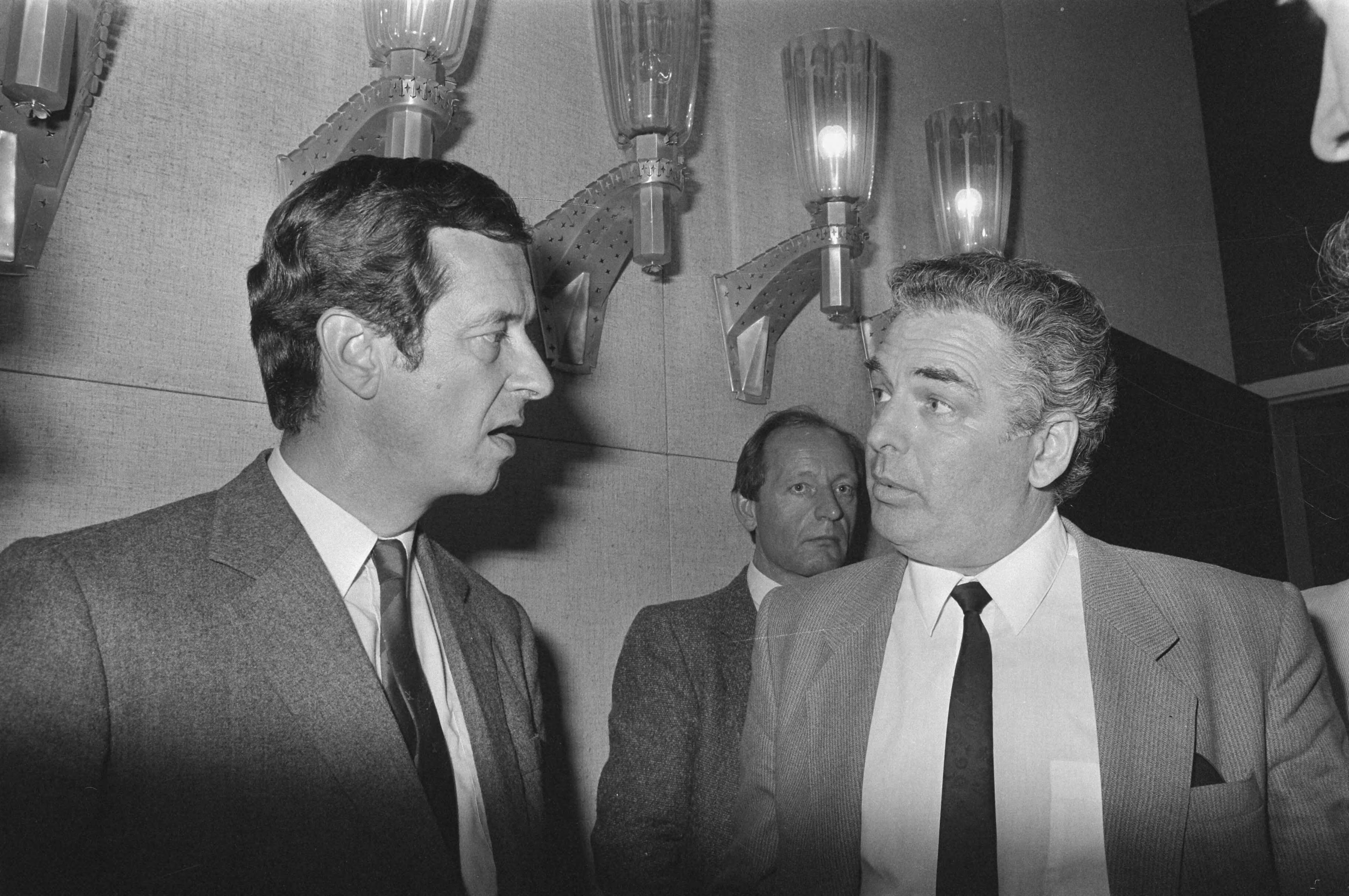 Fotocollectie Anefo — Overleg Kabinet met Stichting van de Arbeid in Den Haag; Van Lede (voorzitter VNO) (l) en H. Pont (r) — Foto: Croes, Rob C. / Anefo. Licentie: Set B: Rechtenvrij / Publiek Domein. Bron: Nationaal Archief. http://hdl.handle.net/10648/ad52db62-d0b4-102d-bcf8-003048976d84