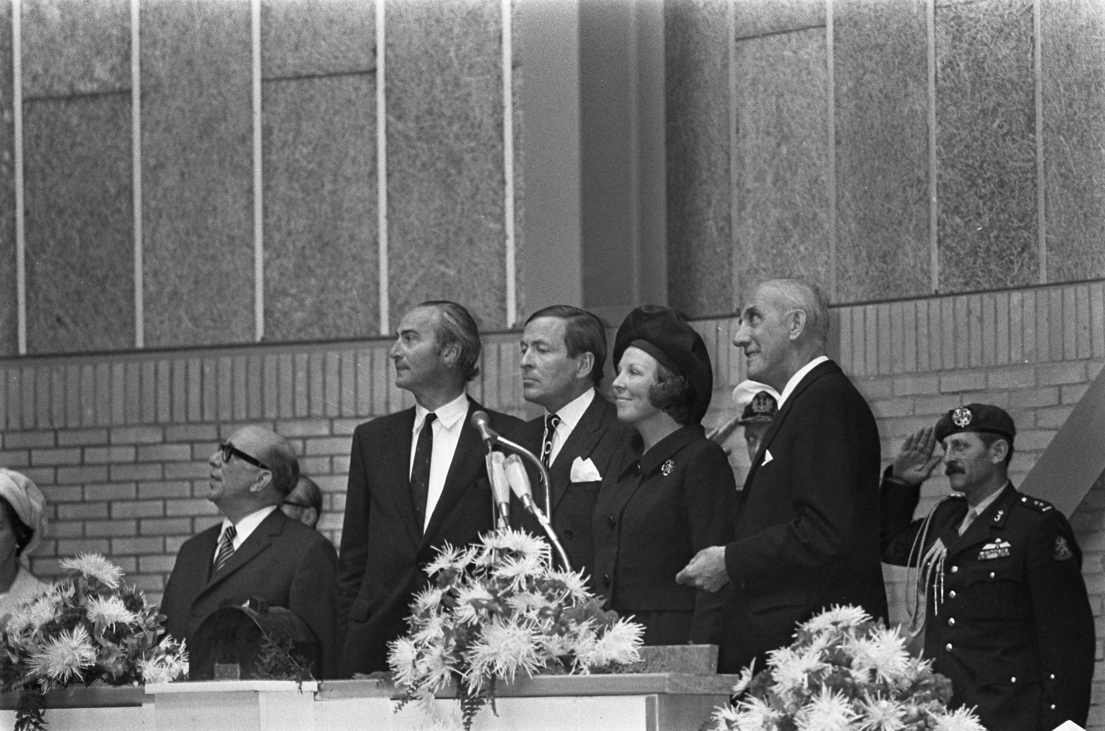 Fotocollectie Anefo — Prinses Beatrix en prins Claus bij de doop van geleide-wapen fregat "Tromp" te Vlissingen, links Minister Vredeling en rechts ir. J. Bout / — Foto: Peters, Hans / Anefo. Licentie: Set B: Rechtenvrij / Publiek Domein. Bron: Nationaal Archief. http://hdl.handle.net/10648/ac2dff82-d0b4-102d-bcf8-003048976d84