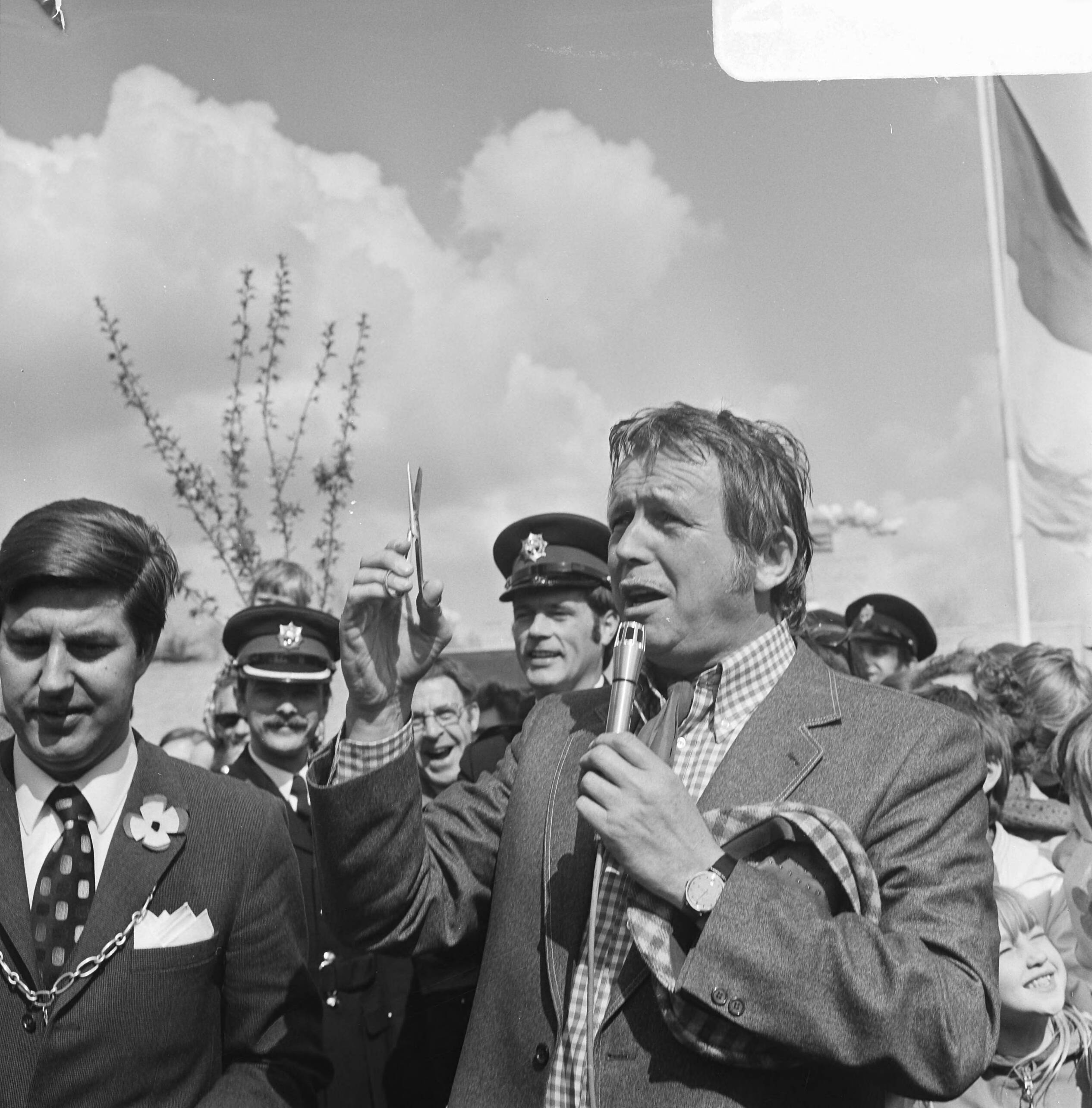 Fotocollectie Anefo — Toon Hermansdag in Haaren — Foto: Mieremet, Rob / Anefo. Licentie: Set B: Rechtenvrij / Publiek Domein. Bron: Nationaal Archief. http://hdl.handle.net/10648/ac2c0966-d0b4-102d-bcf8-003048976d84