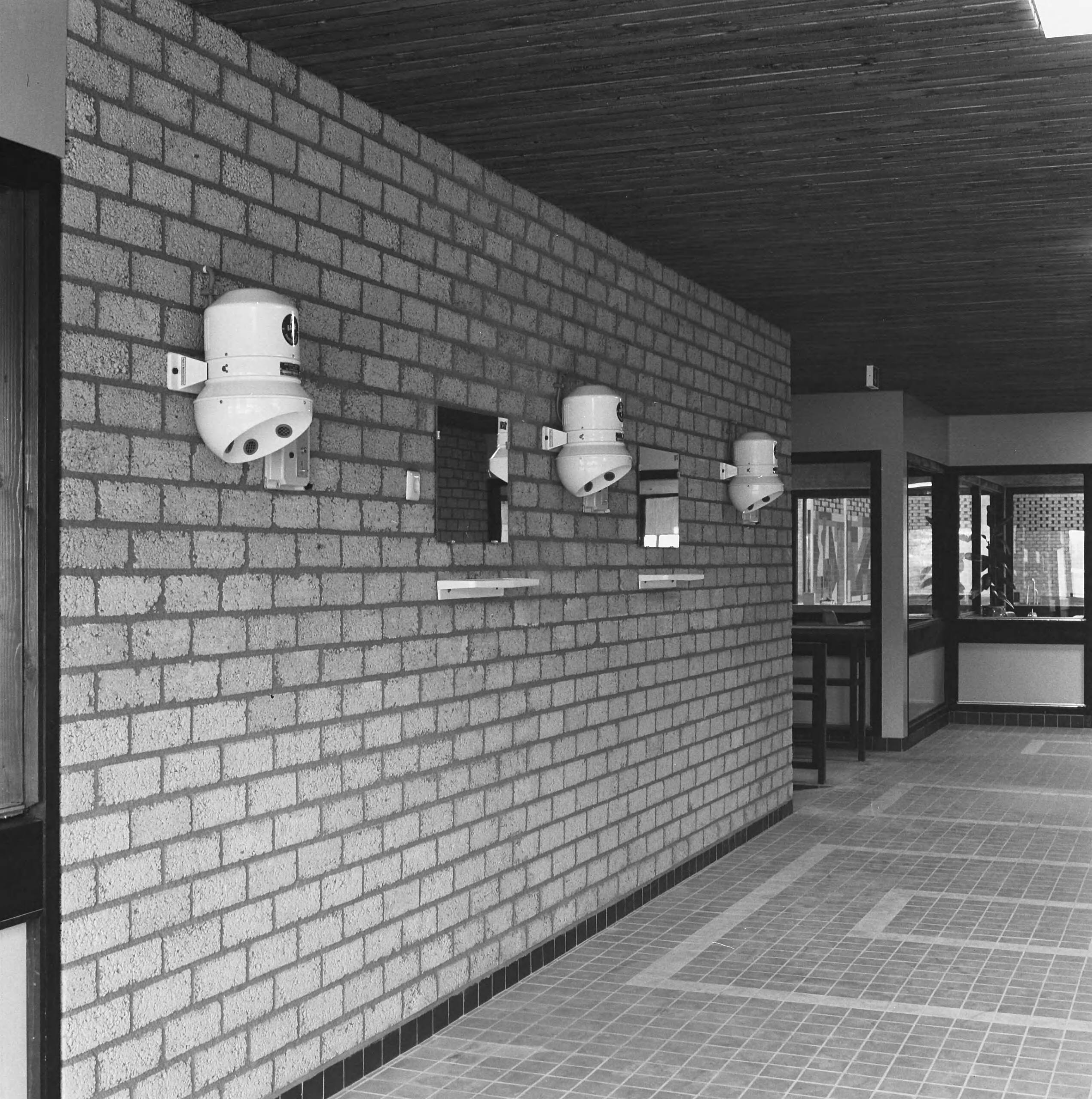 Fotocollectie Nederlandse Heidemaatschappij — Veendam. Zwembad annex manifestatiehal — Foto: Fotograaf Onbekend / Heidemij. Licentie: Set B: Rechtenvrij / Publiek Domein. Bron: Nationaal Archief. http://hdl.handle.net/10648/ae838bd0-d0b4-102d-bcf8-003048976d84