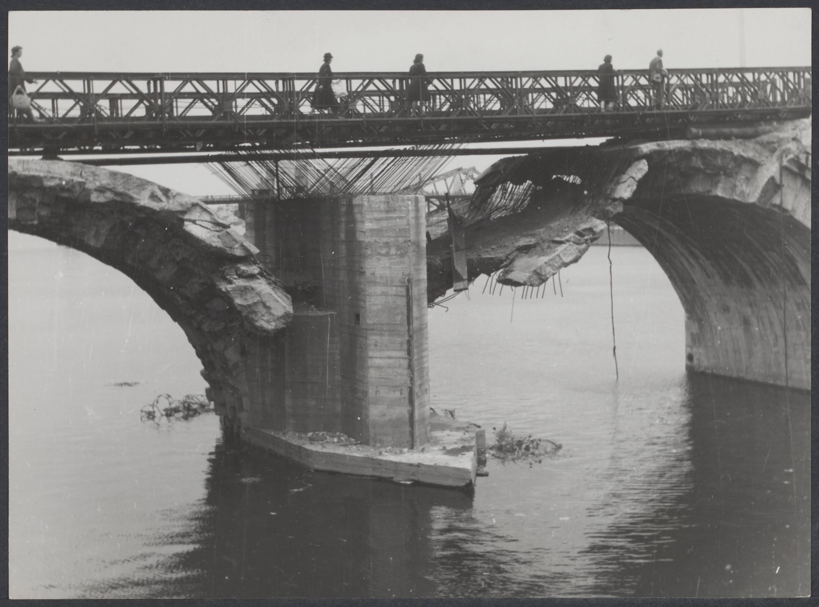 Maastricht, 1940 en 1945 — [reeks: Maastricht, 1940 en 1945] — Foto: Onbekend / Publiek Domein of Rechtenvrij. Licentie: Set B: Rechtenvrij / Publiek Domein. Bron: Nationaal Archief. http://hdl.handle.net/10648/480a517d-16ee-227d-2e86-c763e5b5596a