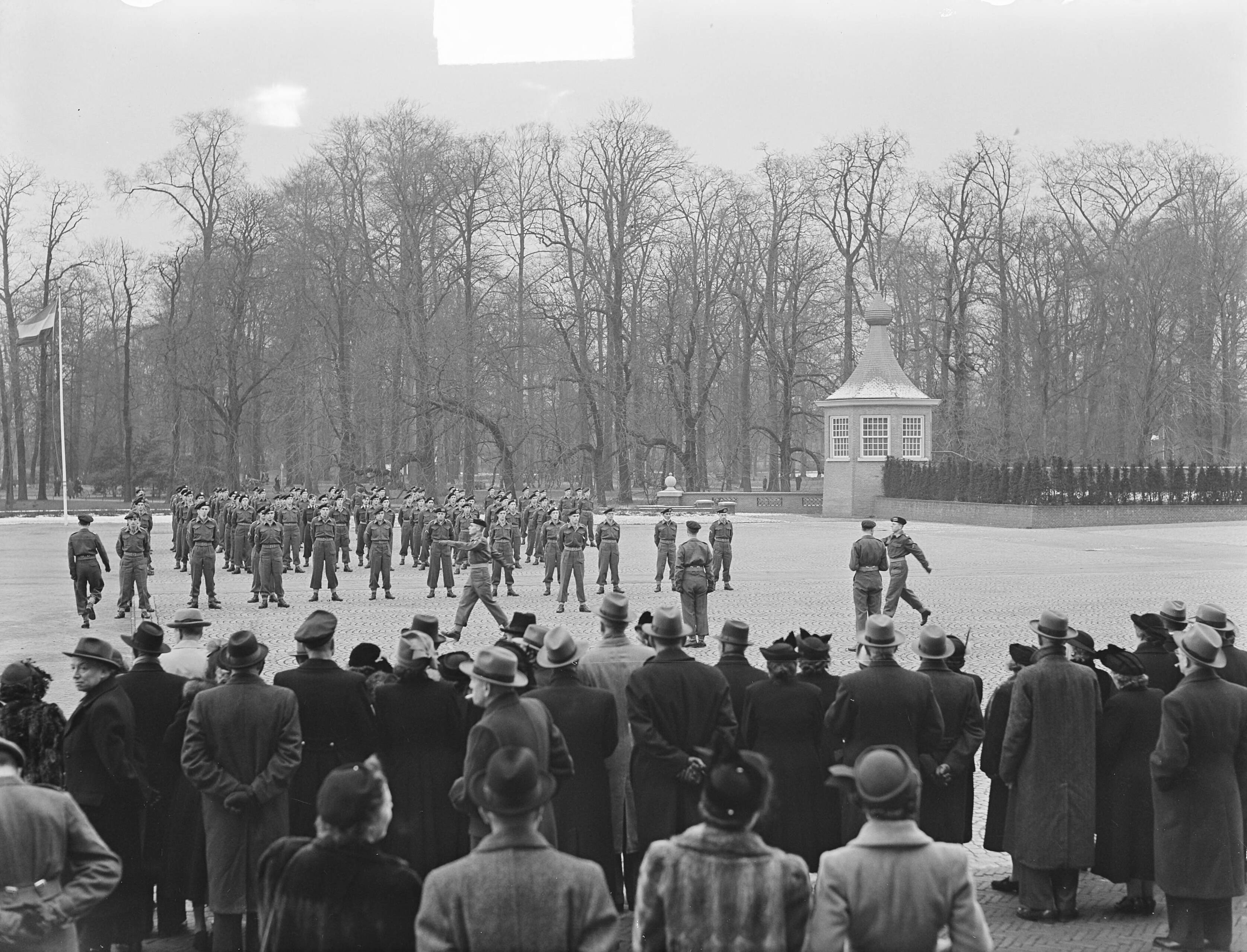KMA Breda. Nieuwe cadetten — Foto: Pot, Harry / Anefo. — Licentie: Set B: Rechtenvrij / Publiek Domein. Bron: Nationaal Archief. http://hdl.handle.net/10648/a8e30b10-d0b4-102d-bcf8-003048976d84