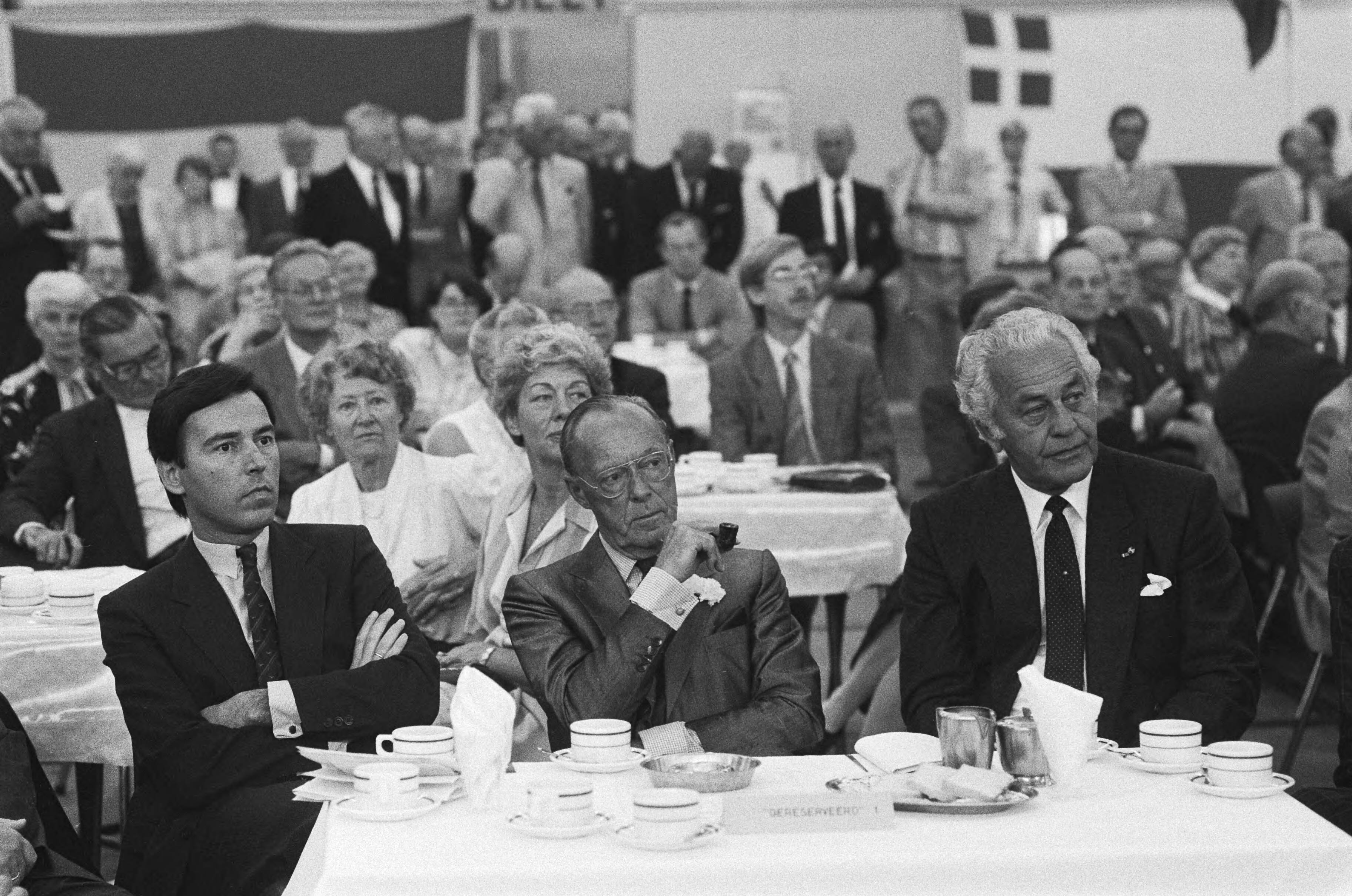Fotocollectie Anefo — Prins Bernhard op Dag van het Verzet op Soesterberg — Foto: Croes, Rob C. / Anefo. Licentie: Set B: Rechtenvrij / Publiek Domein. Bron: Nationaal Archief. http://hdl.handle.net/10648/ad49b302-d0b4-102d-bcf8-003048976d84