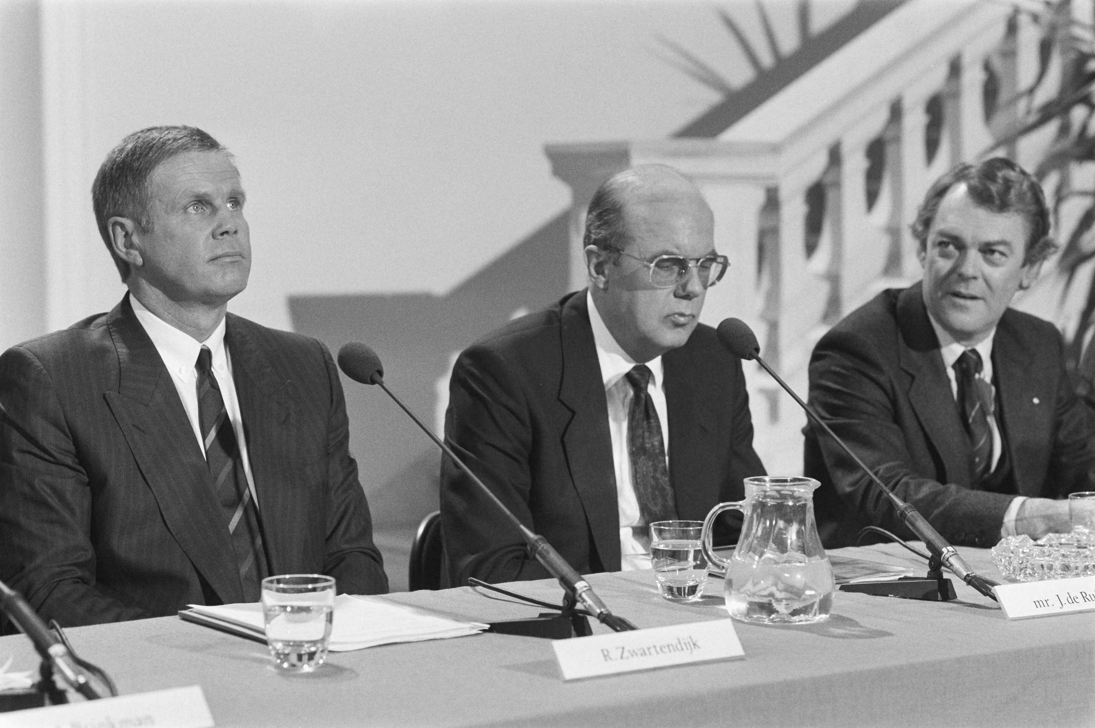 Fotocollectie Anefo — Persconferentie i.v.m. ontvoering Gerrit Jan Heijn in gemeentehuis Bloemendaal met tv-programma "Opsporing Verzocht" — Foto: Croes, Rob C. / Anefo. Licentie: Set B: Rechtenvrij / Publiek Domein. Bron: Nationaal Archief. http://hdl.handle.net/10648/ad6734fe-d0b4-102d-bcf8-003048976d84