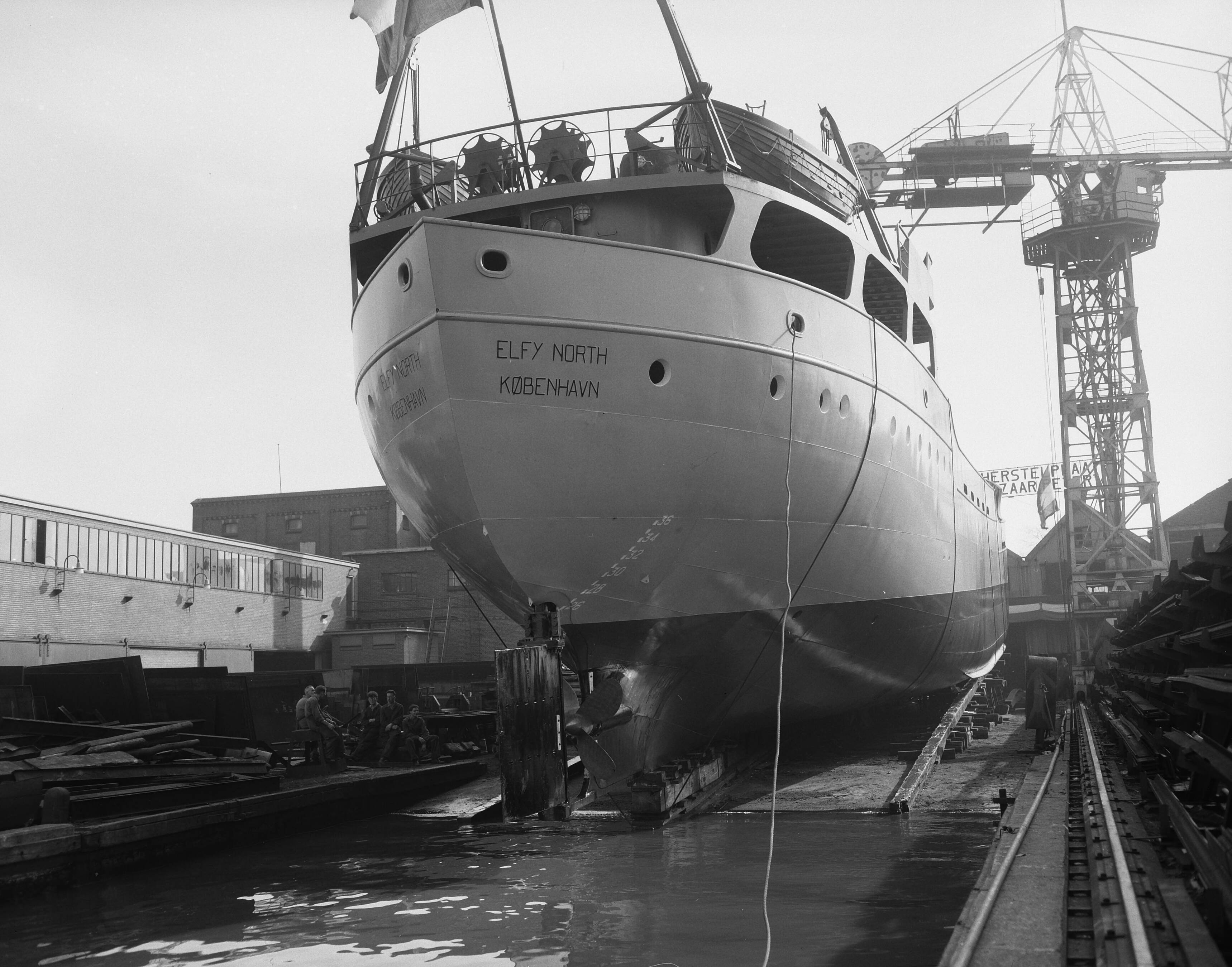 Tewaterlating "Elfy North" bij de Zaanlandse Scheepsbouw Mij — Foto: Bilsen, Joop van / Anefo. — Licentie: Set B: Rechtenvrij / Publiek Domein. Bron: Nationaal Archief. http://hdl.handle.net/10648/a94f56da-d0b4-102d-bcf8-003048976d84