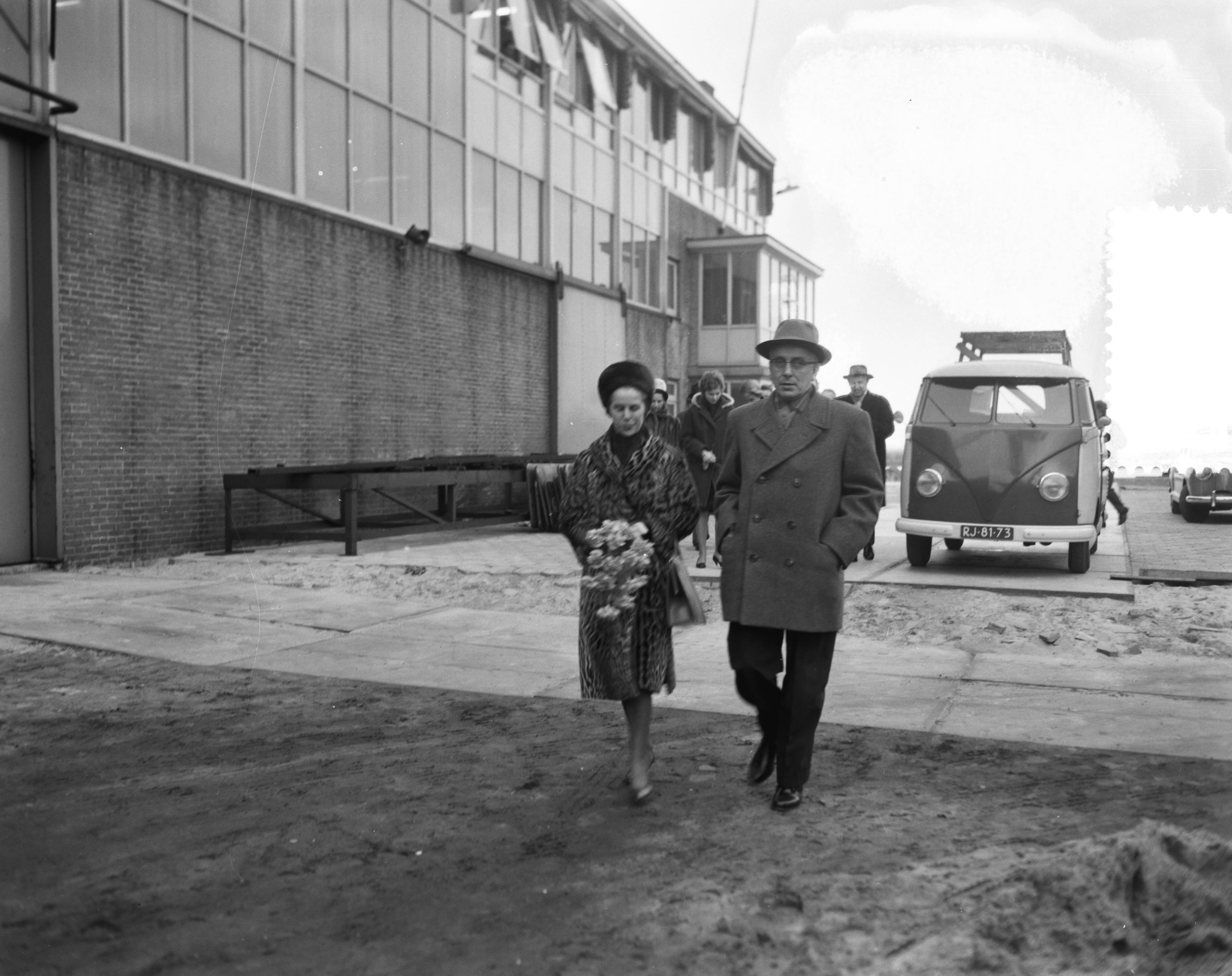 Fotocollectie Anefo — Tewaterlating m.s. "Lis Frellsen" bij de N.V. Zaanlandsche Scheepbouw Maatschappij — Foto: Bilsen, Joop van / Anefo. Licentie: Set B: Rechtenvrij / Publiek Domein. Bron: Nationaal Archief. http://hdl.handle.net/10648/a9fb1c5e-d0b4-102d-bcf8-003048976d84