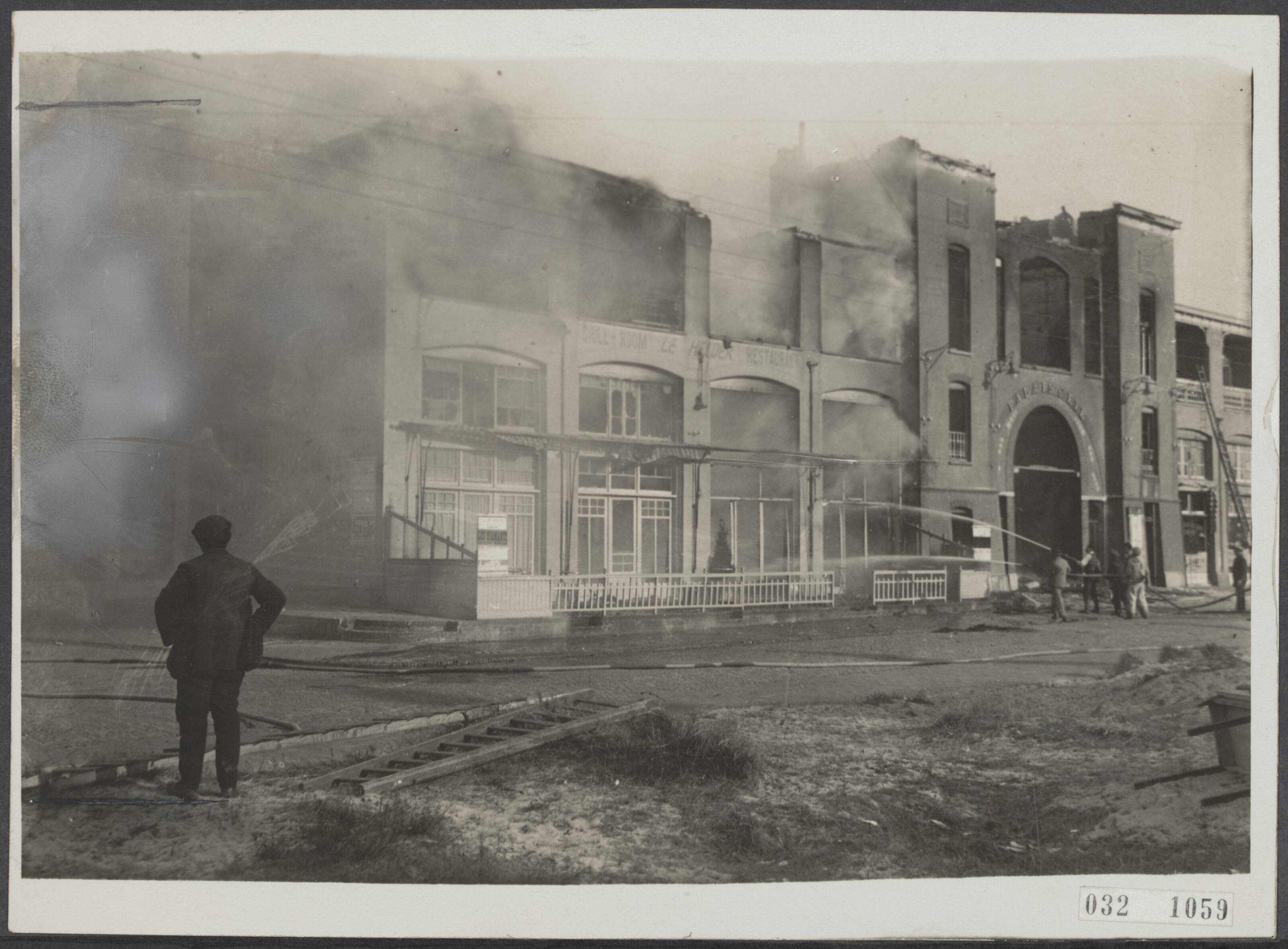 Fotocollectie Elsevier Binnenland — "Palais d'Eté", een stenen circusgebouw te Zandvoort afgebrand — Foto: N.V. Vereenigde Fotobureaux. Licentie: Set B: Rechtenvrij / Publiek Domein. Bron: Nationaal Archief. http://hdl.handle.net/10648/ade51e82-d0b4-102d-bcf8-003048976d84