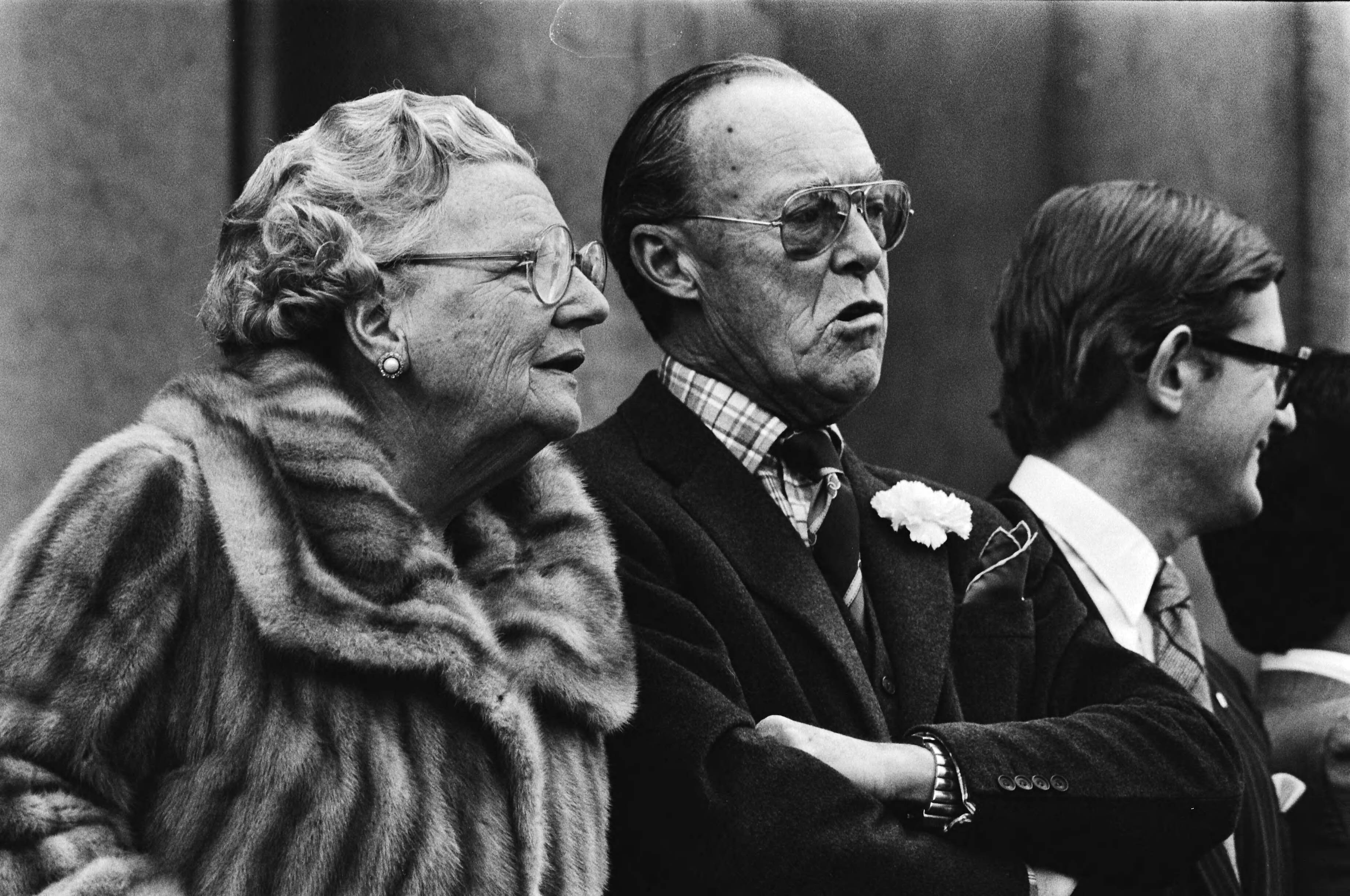 Defilé Soestdijk — koningin Juliana , Bernhard — Foto: Croes, Rob C. / Anefo. Licentie: Set B: Rechtenvrij / Publiek Domein. Bron: Nationaal Archief. http://hdl.handle.net/10648/acc92354-d0b4-102d-bcf8-003048976d84