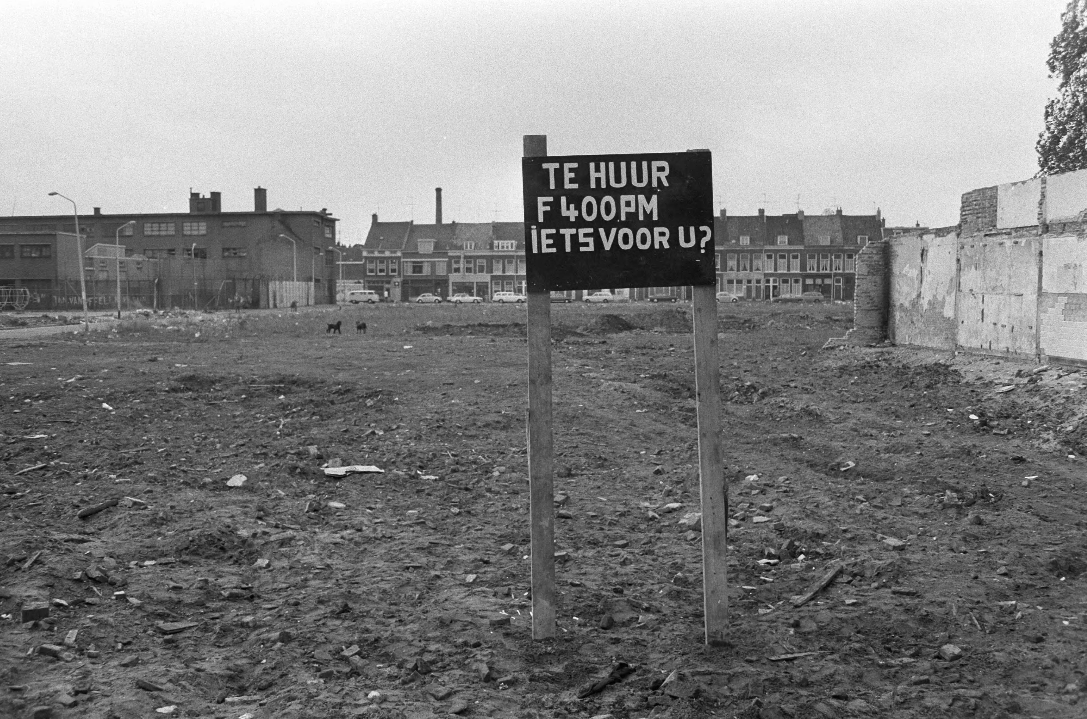 Fotocollectie Anefo — Actie van bewoners Schilderswijk Den Haag voor betere en betaalbare woningen — Foto: Peters, Hans / Anefo. Licentie: Set B: Rechtenvrij / Publiek Domein. Bron: Nationaal Archief. http://hdl.handle.net/10648/abd3a582-d0b4-102d-bcf8-003048976d84