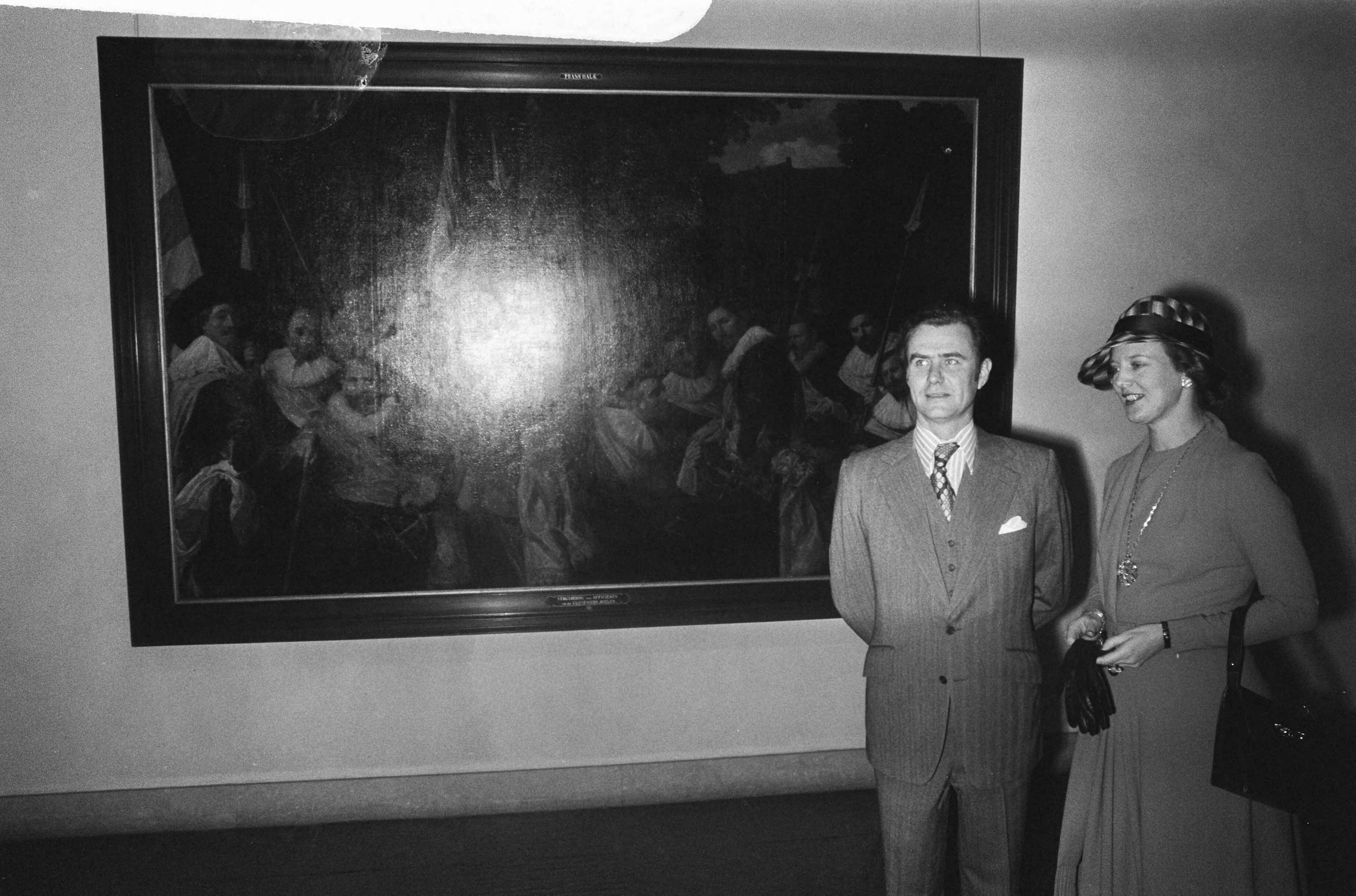 Fotocollectie Anefo — Staatsbezoek Koningin Margrethe en Prins Henrik van Denemarken; bezoek Frans Halsmuseum Haarlem — Foto: Peters, Hans / Anefo. Licentie: Set B: Rechtenvrij / Publiek Domein. Bron: Nationaal Archief. http://hdl.handle.net/10648/ac75d0aa-d0b4-102d-bcf8-003048976d84