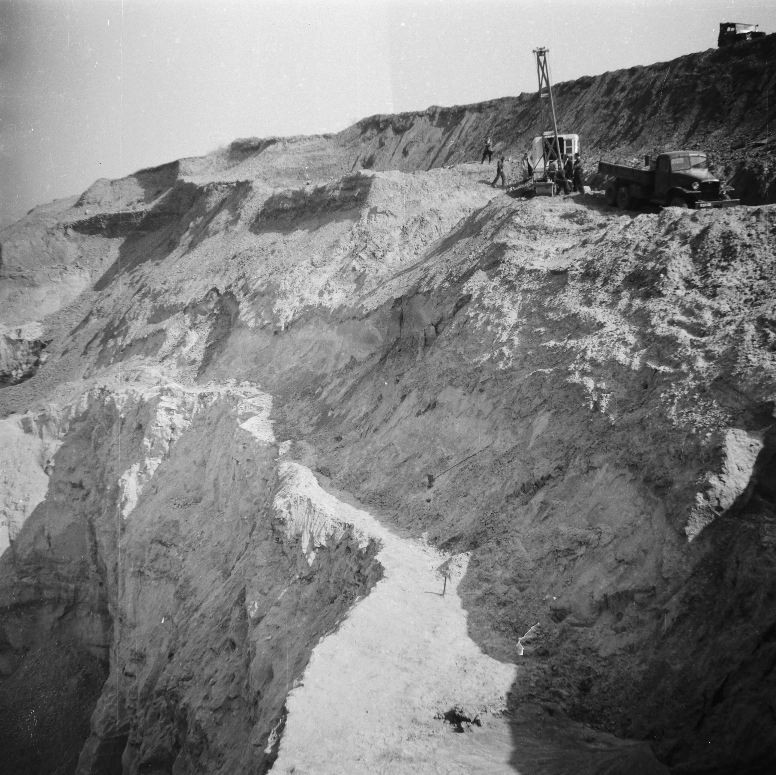 Fotocollectie Arbeidsinspectie — 6x6 Afgravingen door NV Kalkmergelmaatschappij Sint Pietersberg, Maastricht — Foto: Onbekend / Publiek Domein of Rechtenvrij. Licentie: Set B: Rechtenvrij / Publiek Domein. Bron: Nationaal Archief. http://hdl.handle.net/10648/ad9f4e02-d0b4-102d-bcf8-003048976d84